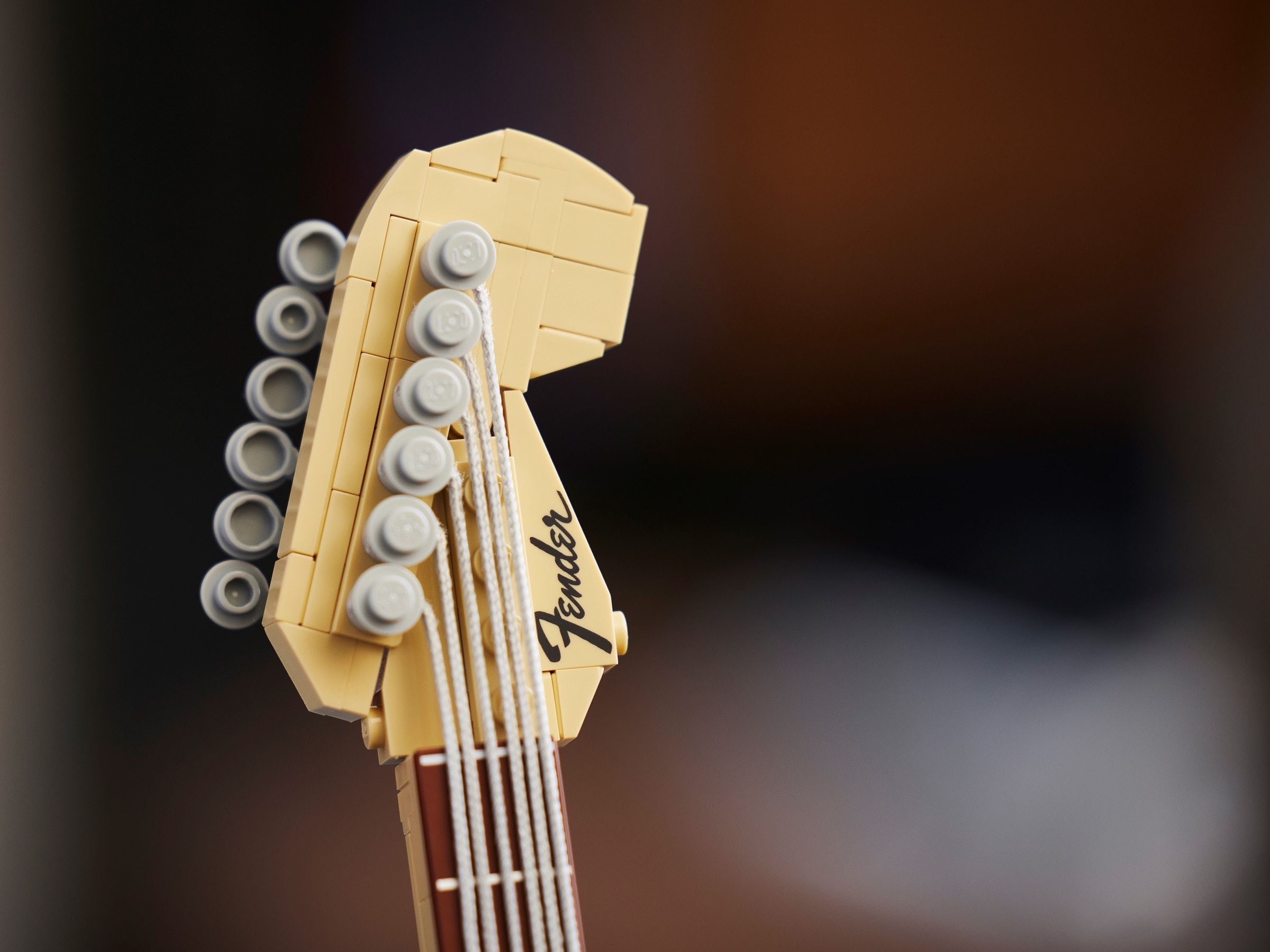 Конструктор LEGO Ideas Гитара Fender Stratocaster 2065 дет. - фото 4