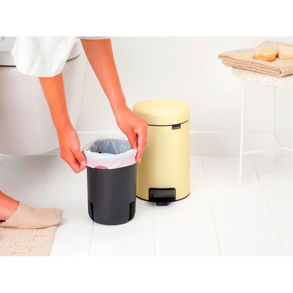 Бак мусорный Brabantia NewIcon с педалью ванильно-желтый 3л 233760 - фото 9