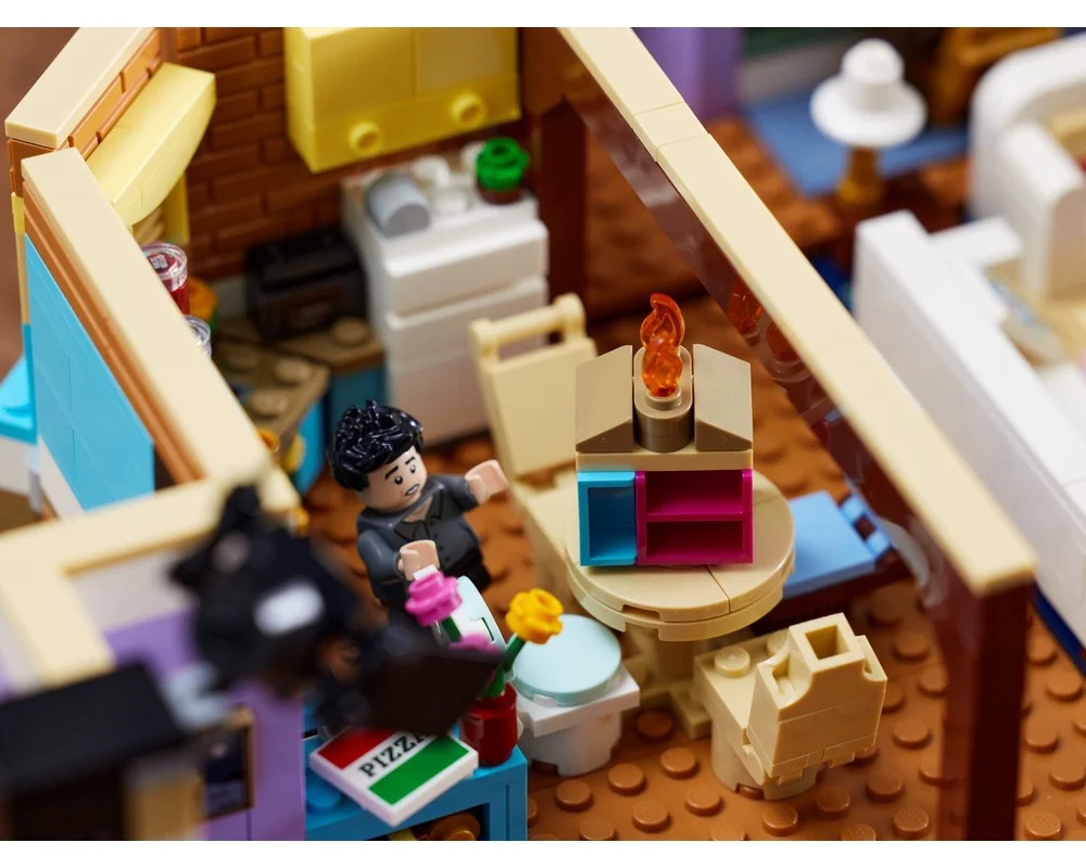 Конструктор LEGO Ideas 10292 2019 дет. - фото 19