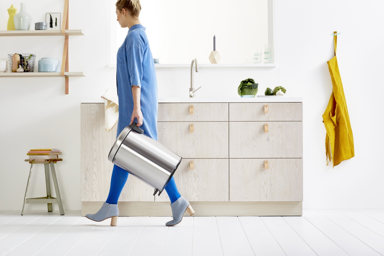 Бак мусорный Brabantia NewIcon с педалью стальной матовый 20л 114021 - фото 7