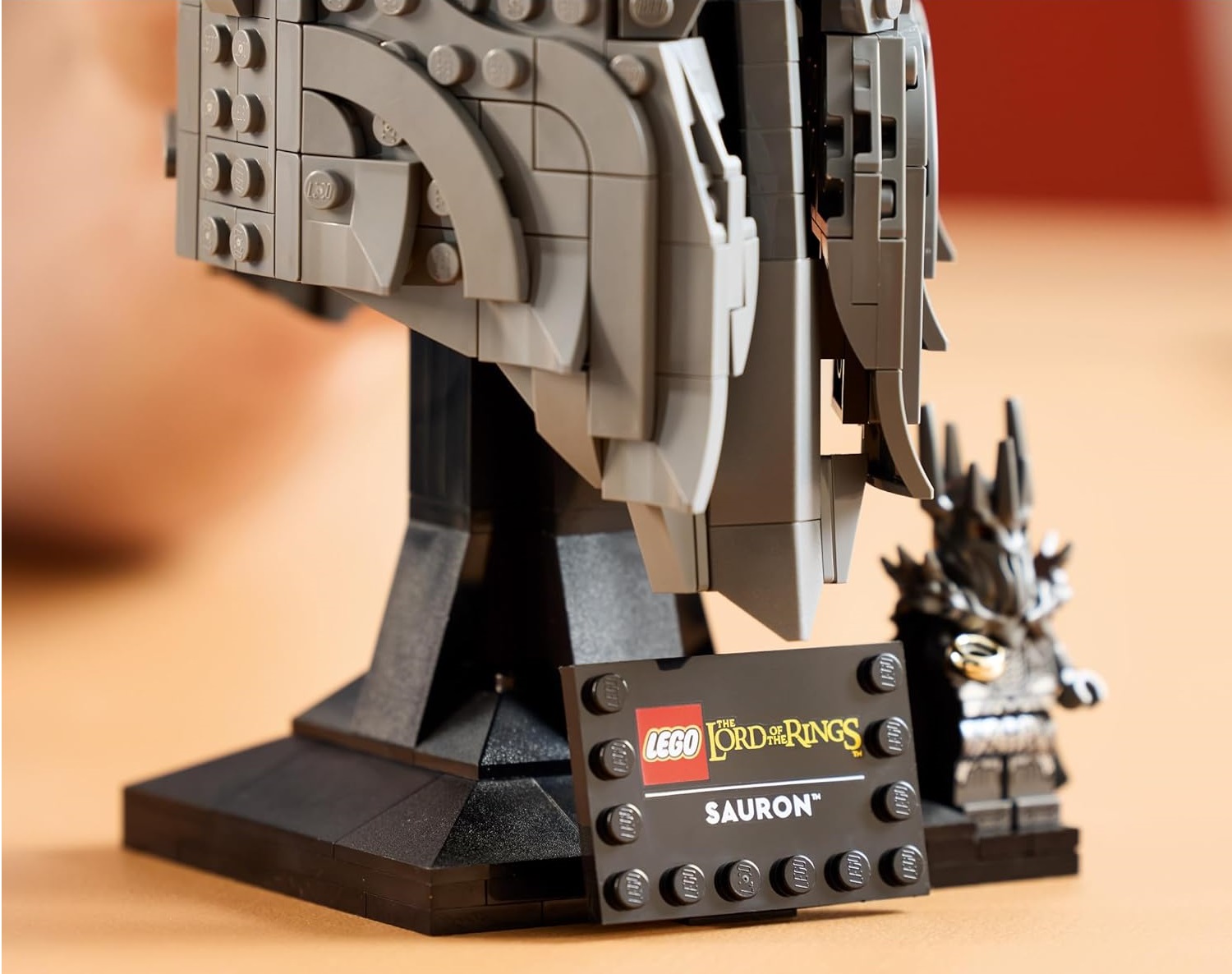 Конструктор LEGO Icons Шлем Саурона 538 дет. - фото 5