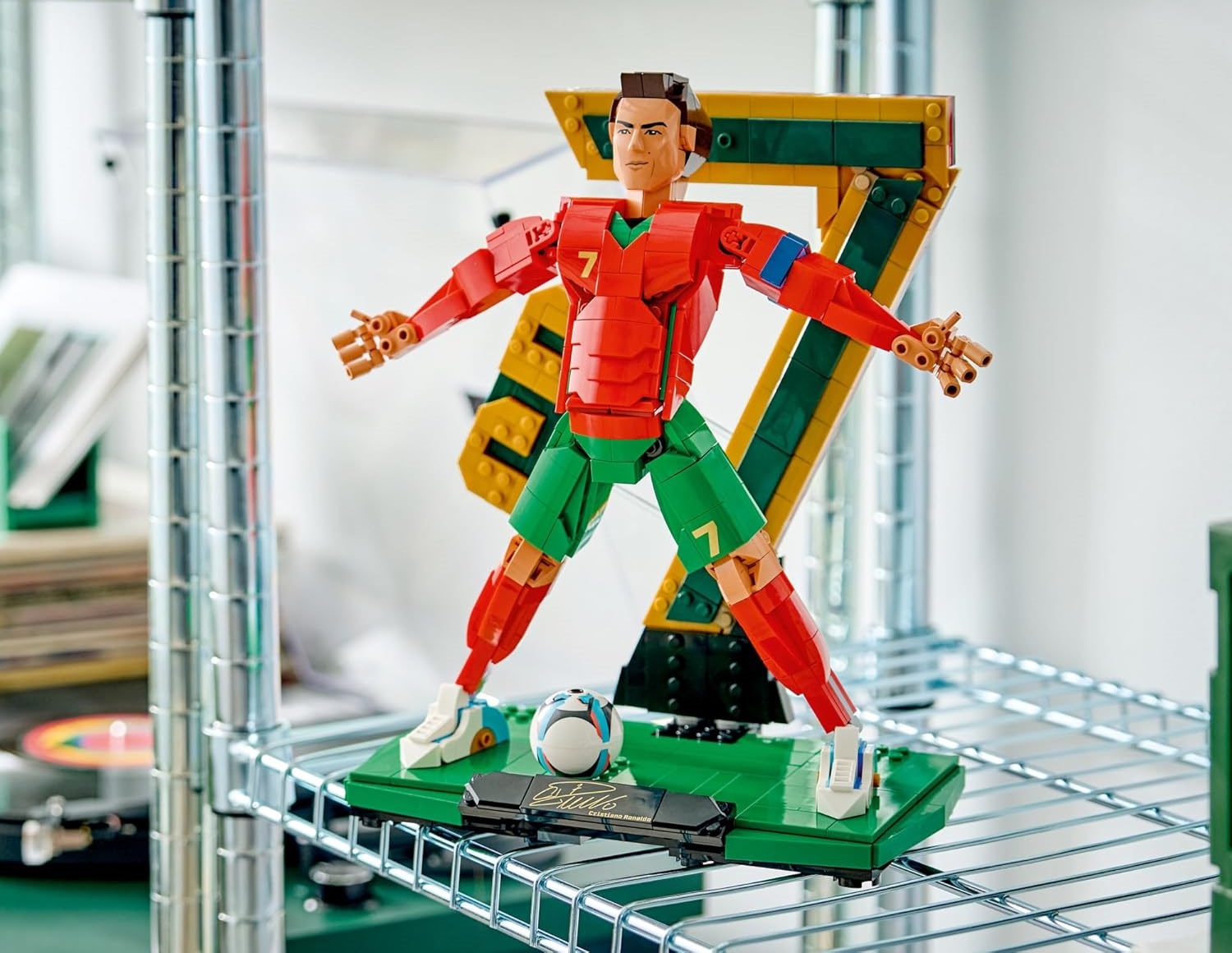 Конструктор LEGO Editions Роналду-футбольная легенда 854 дет. - фото 4