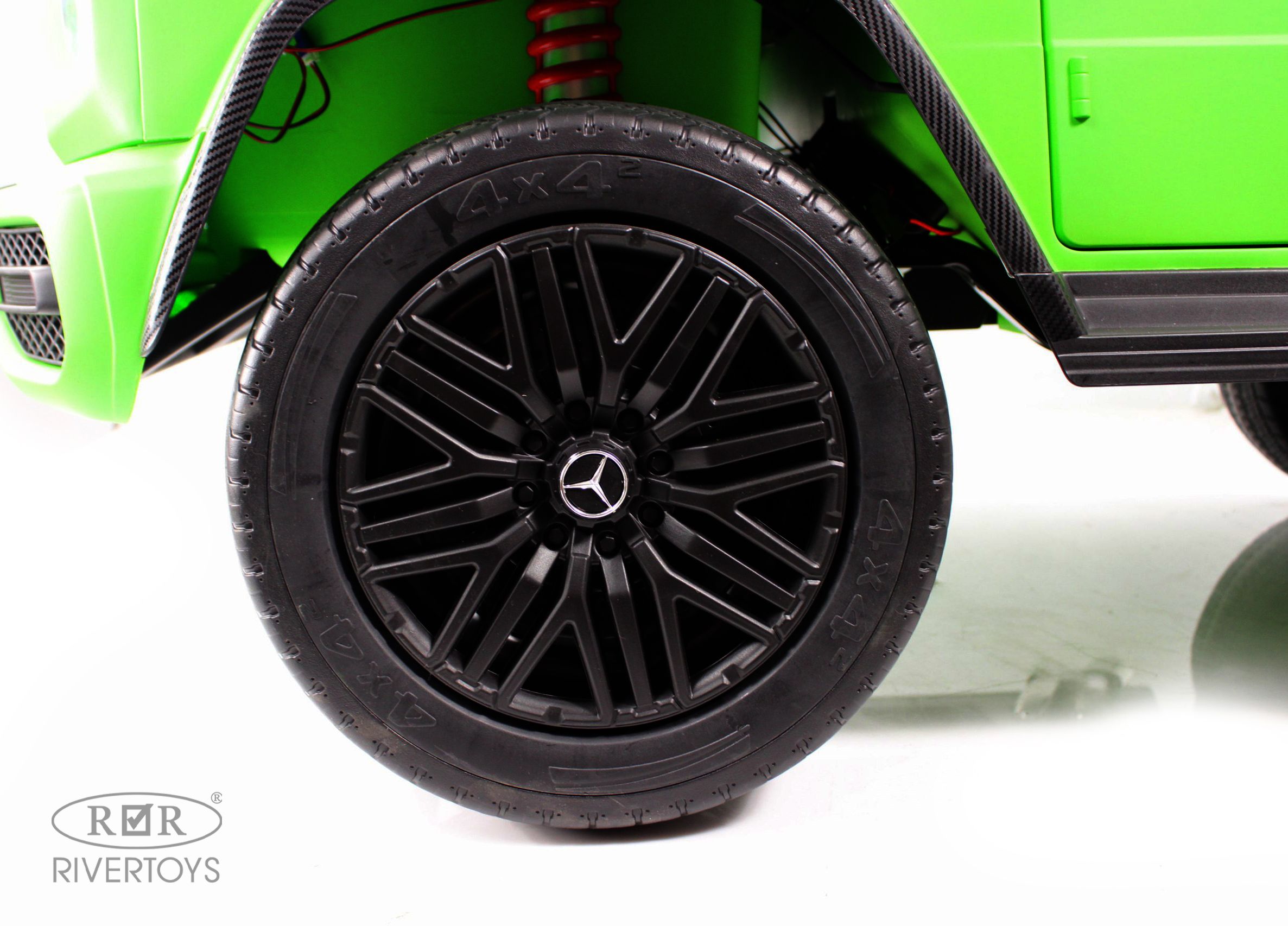 Электромобиль RIVERTOYS Mercedes Y777YY-GREEN-MATTE С пультом ДУ - фото 9