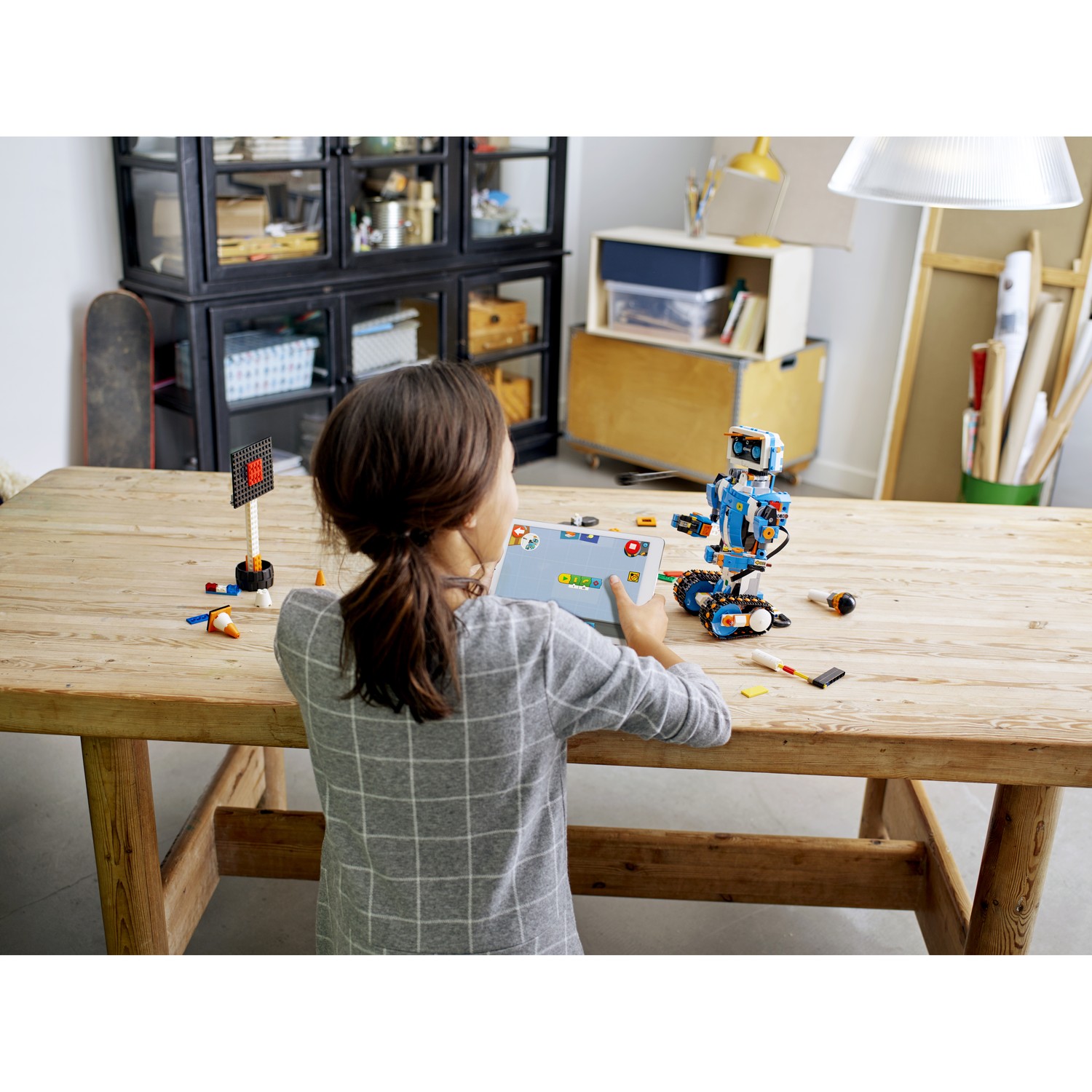 Конструктор LEGO BOOST Creative Toolbox 847 дет. - фото 11