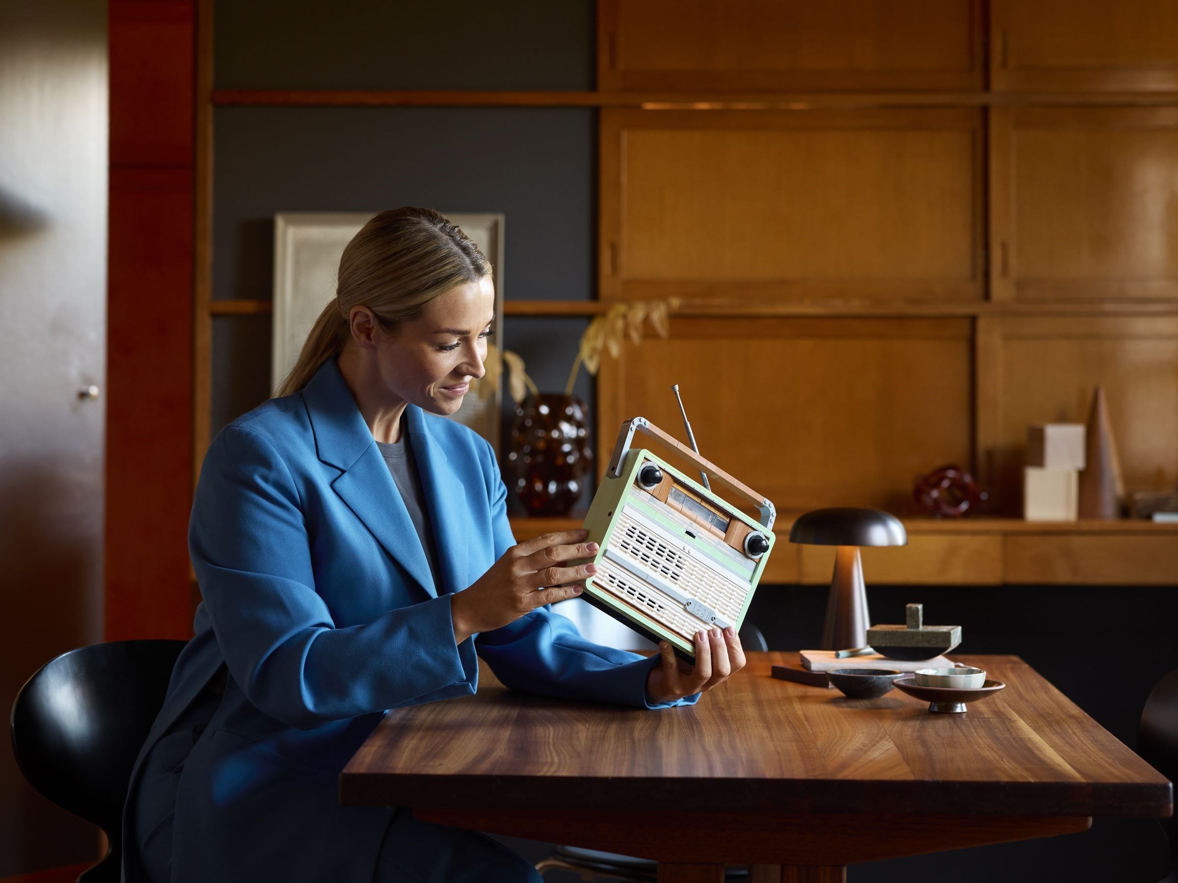 Конструктор LEGO Icons 10334 906 дет. - фото 7