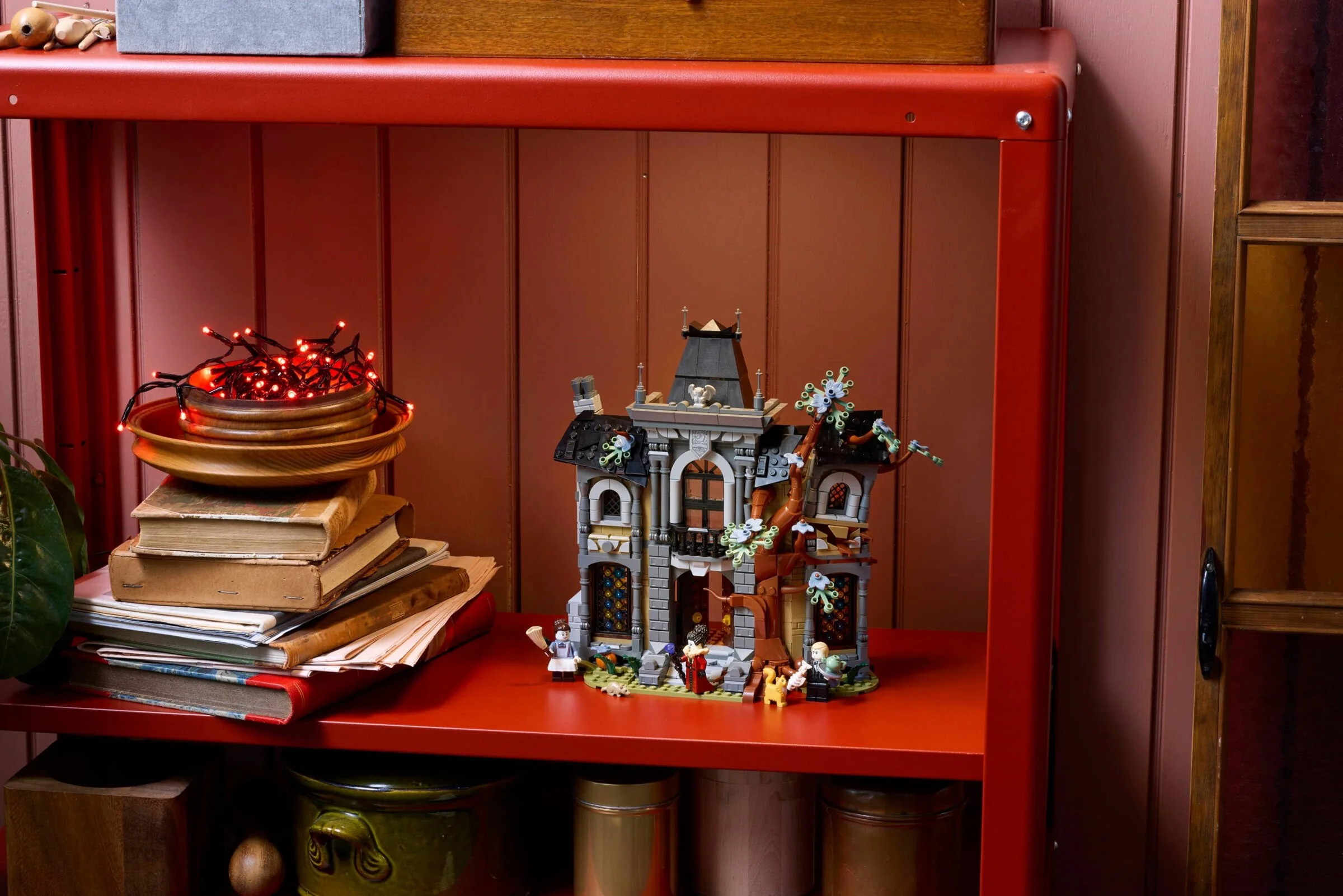 Конструктор LEGO Icons 1420 дет. - фото 13
