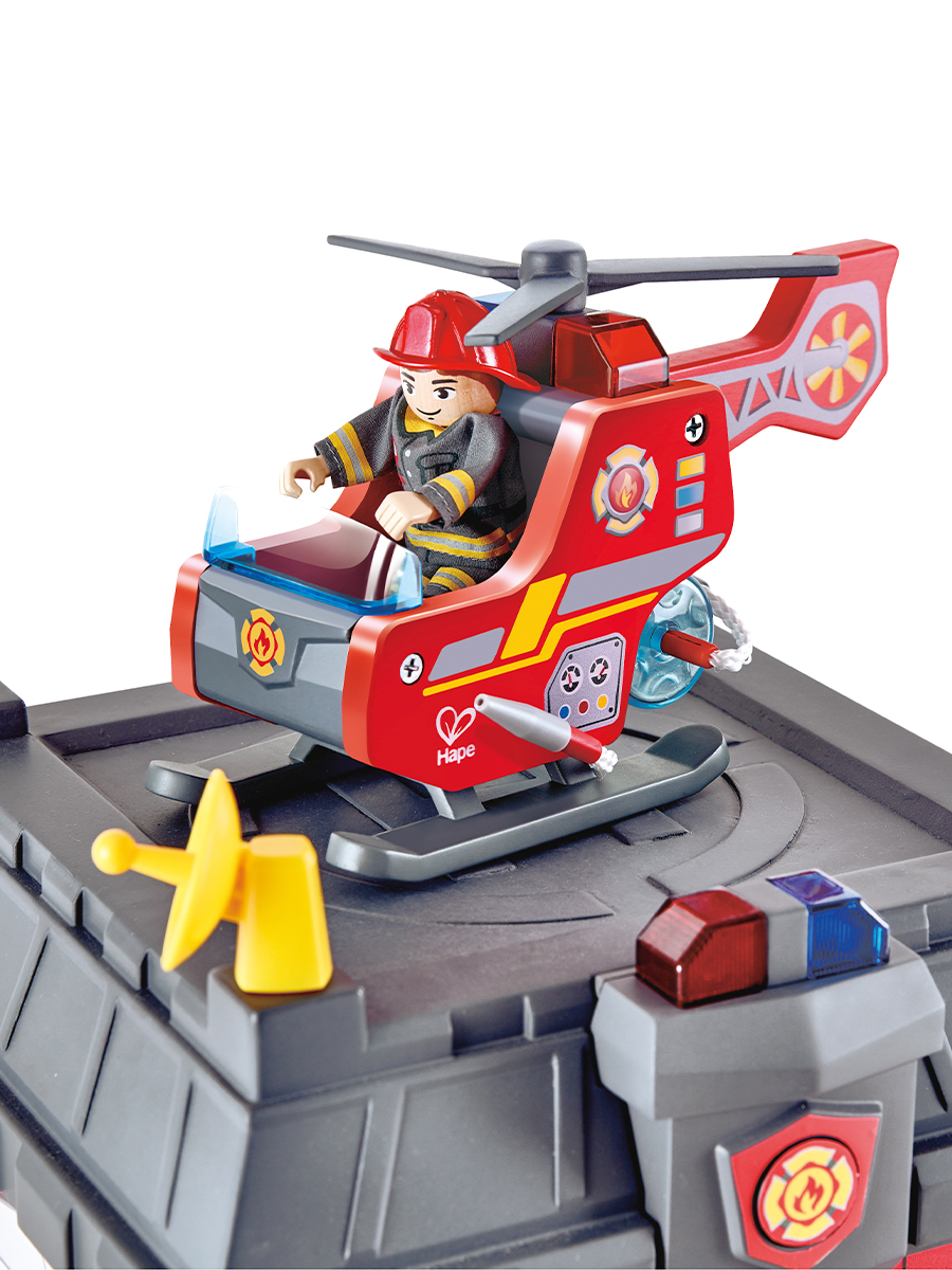 Игрушка Hape Пожарный (инструменты, экипировка) - фото 9