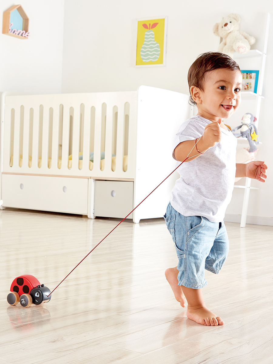 Игрушка Hape каталка Божья коровка - фото 9