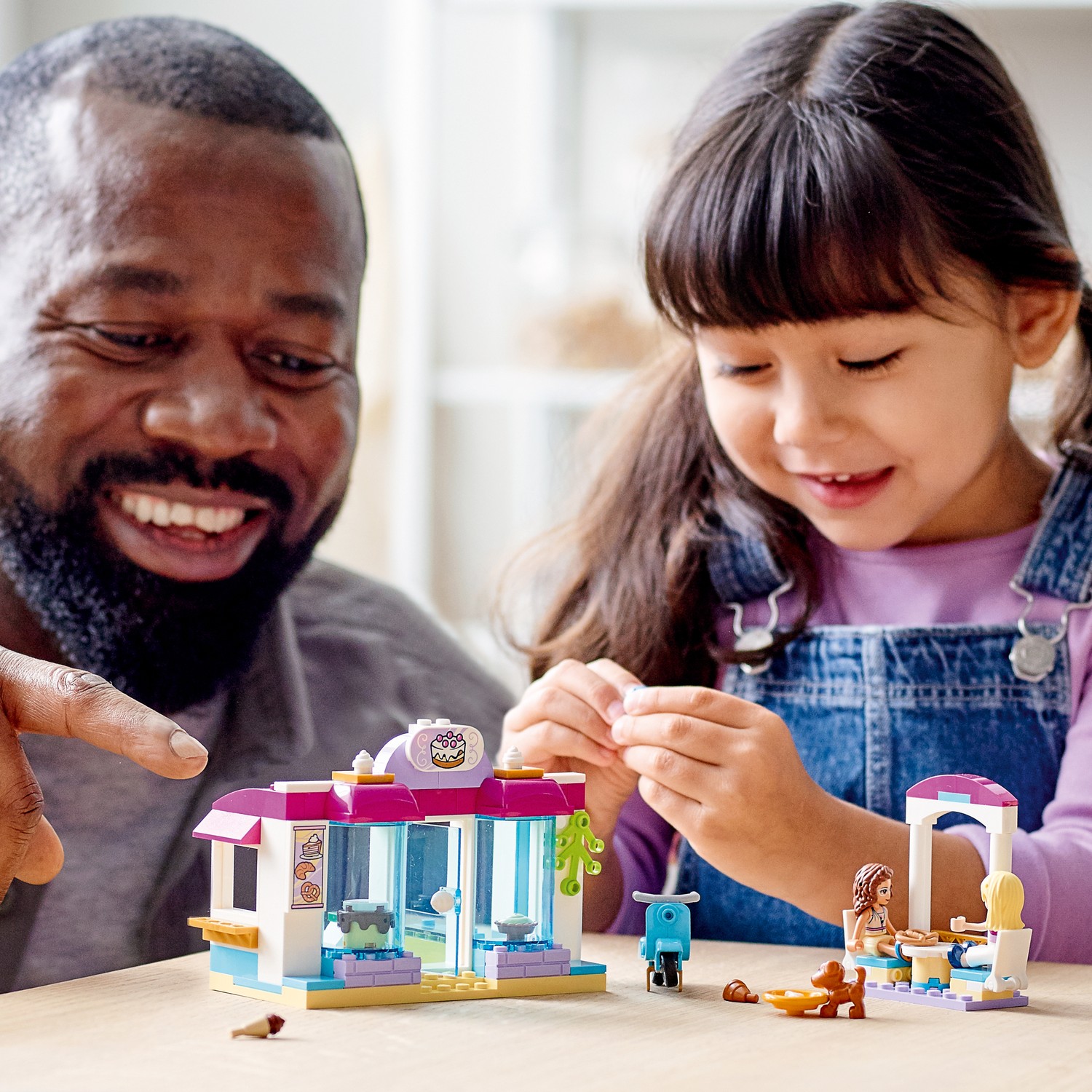 Конструктор LEGO Friends Пекарня Хартлейк-Сити блочный - фото 9