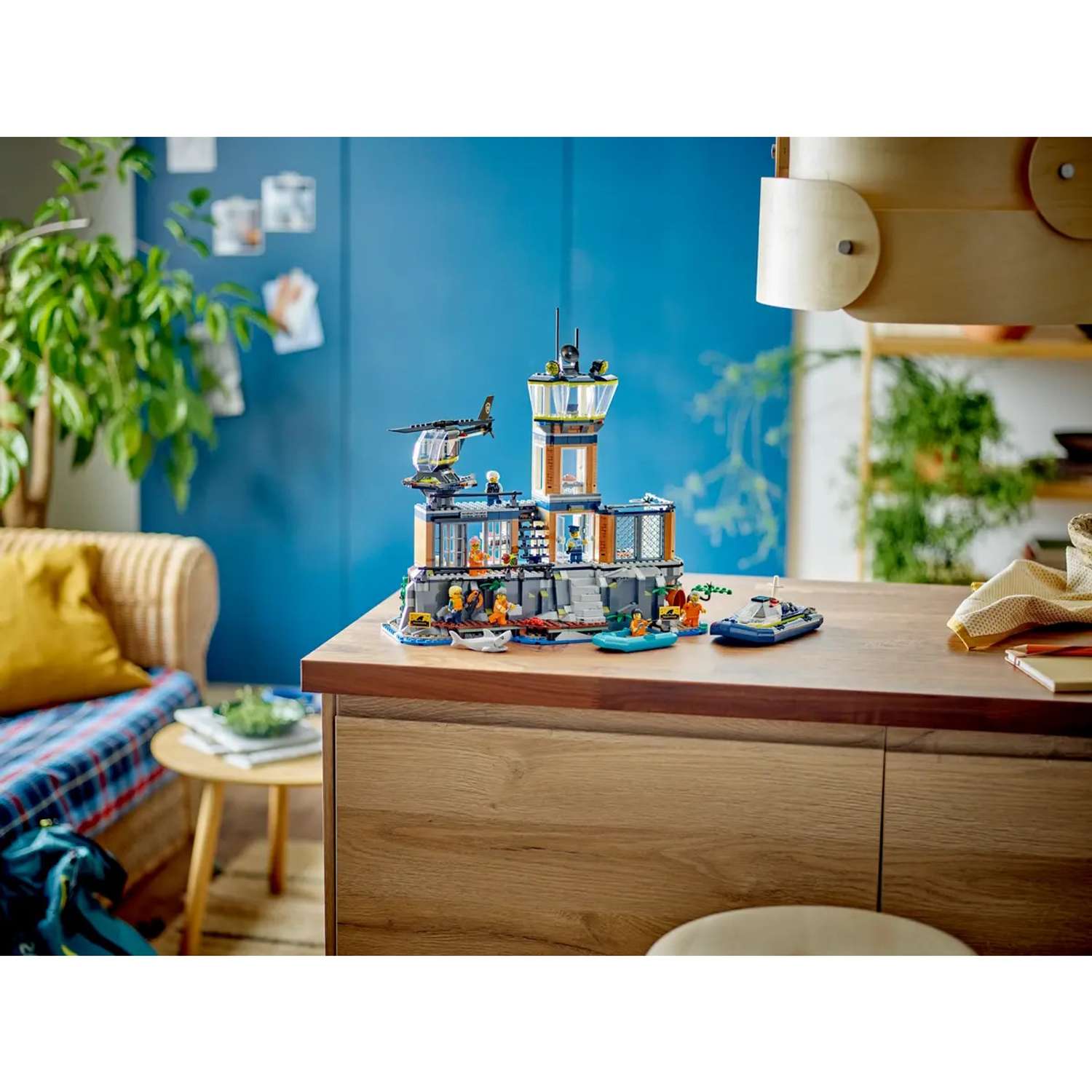 Конструктор LEGO City Police Prison Island 980 дет. - фото 11
