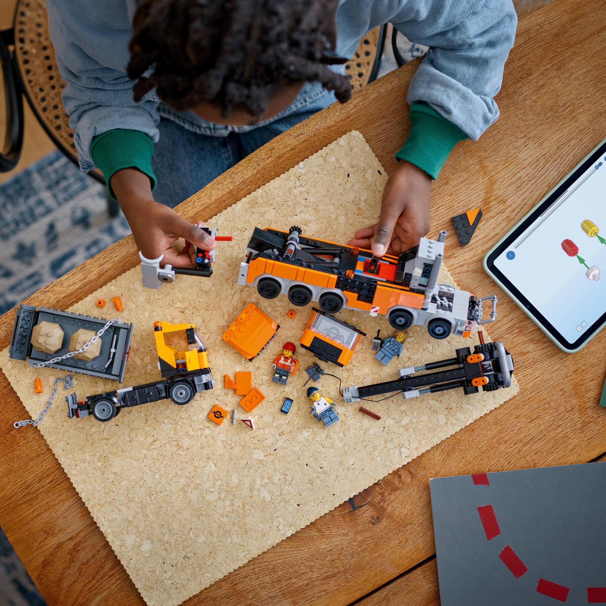 Конструктор LEGO City 60467 793 дет. - фото 3