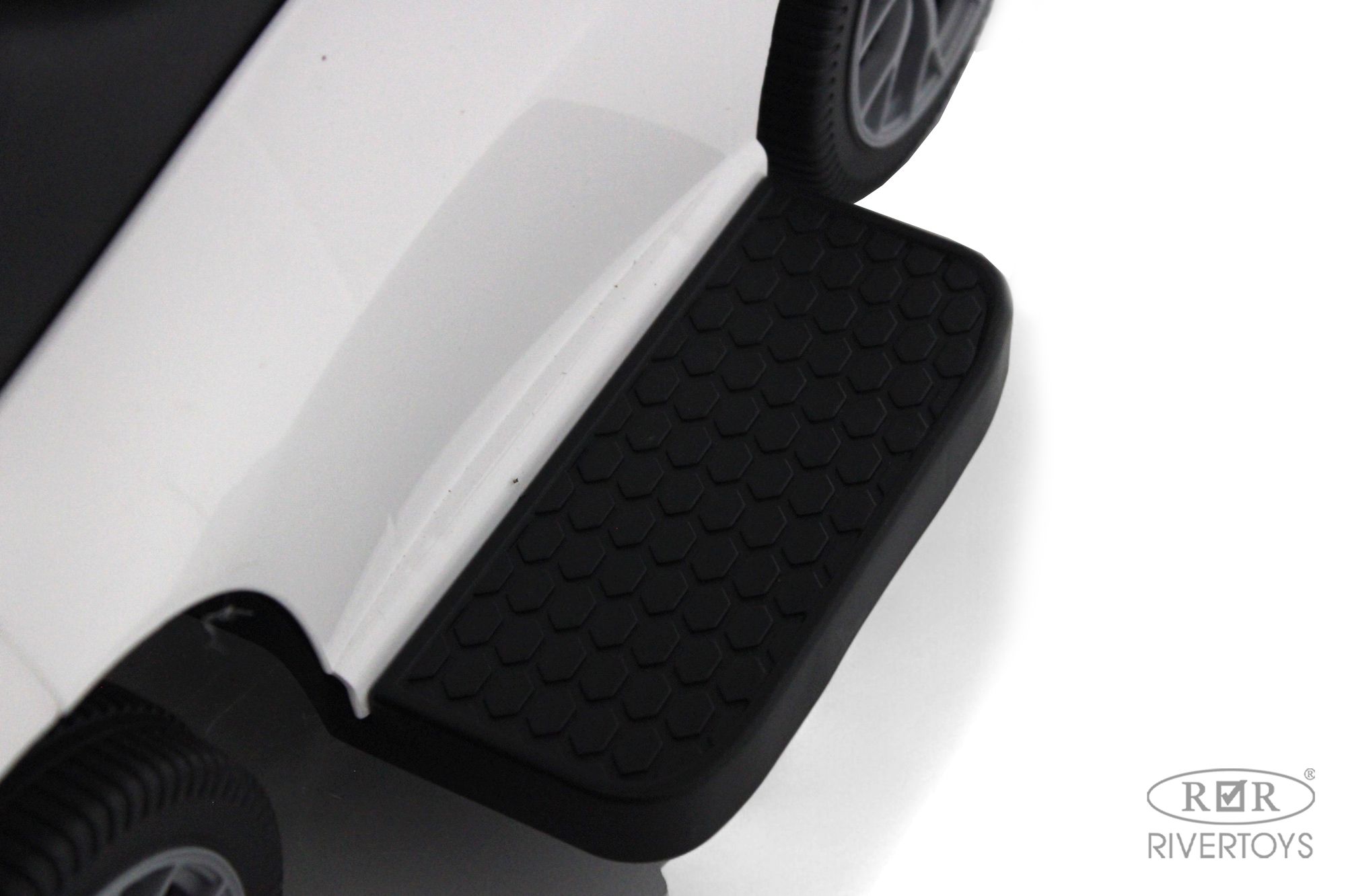 Каталка RIVERTOYS Z005ZZ-M-WHITE белый - фото 6