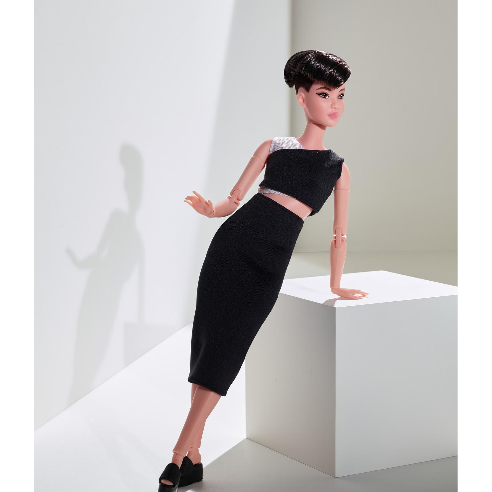 Кукла модельная Barbie Looks GXB29 - фото 9