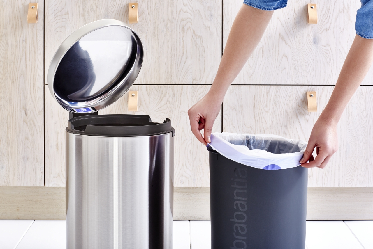 Бак мусорный Brabantia NewIcon с педалью стальной матовый 20л 114021 - фото 3