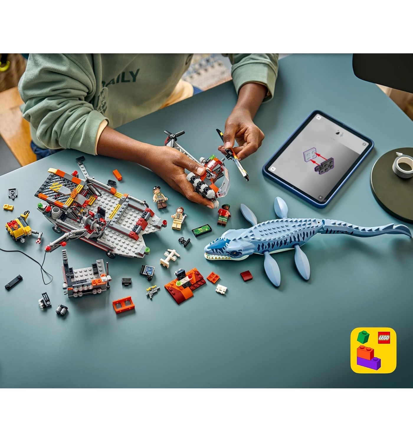 Конструктор LEGO Jurassic World Атака Мозазавра 703 дет. - фото 9