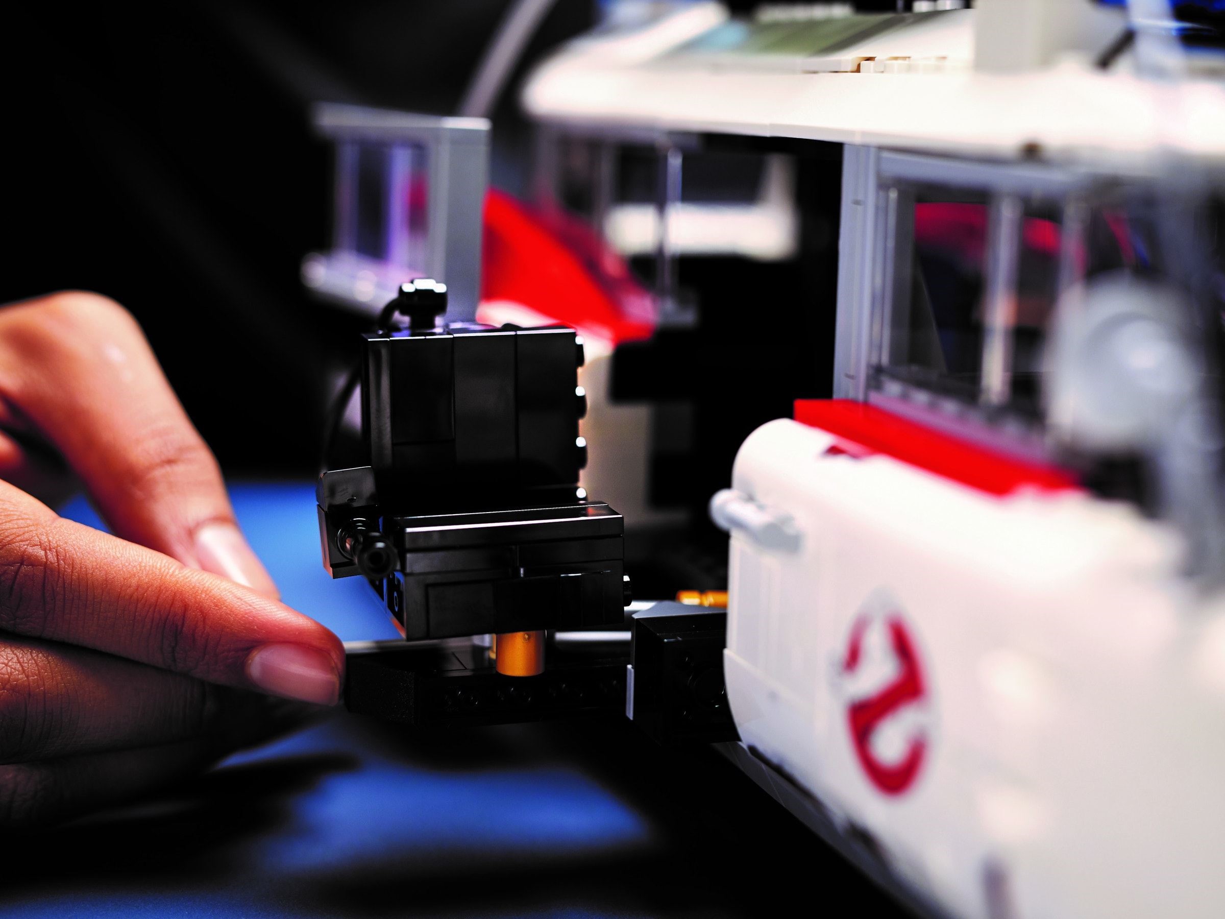 Конструктор LEGO Icons 10274 2352 дет. - фото 15