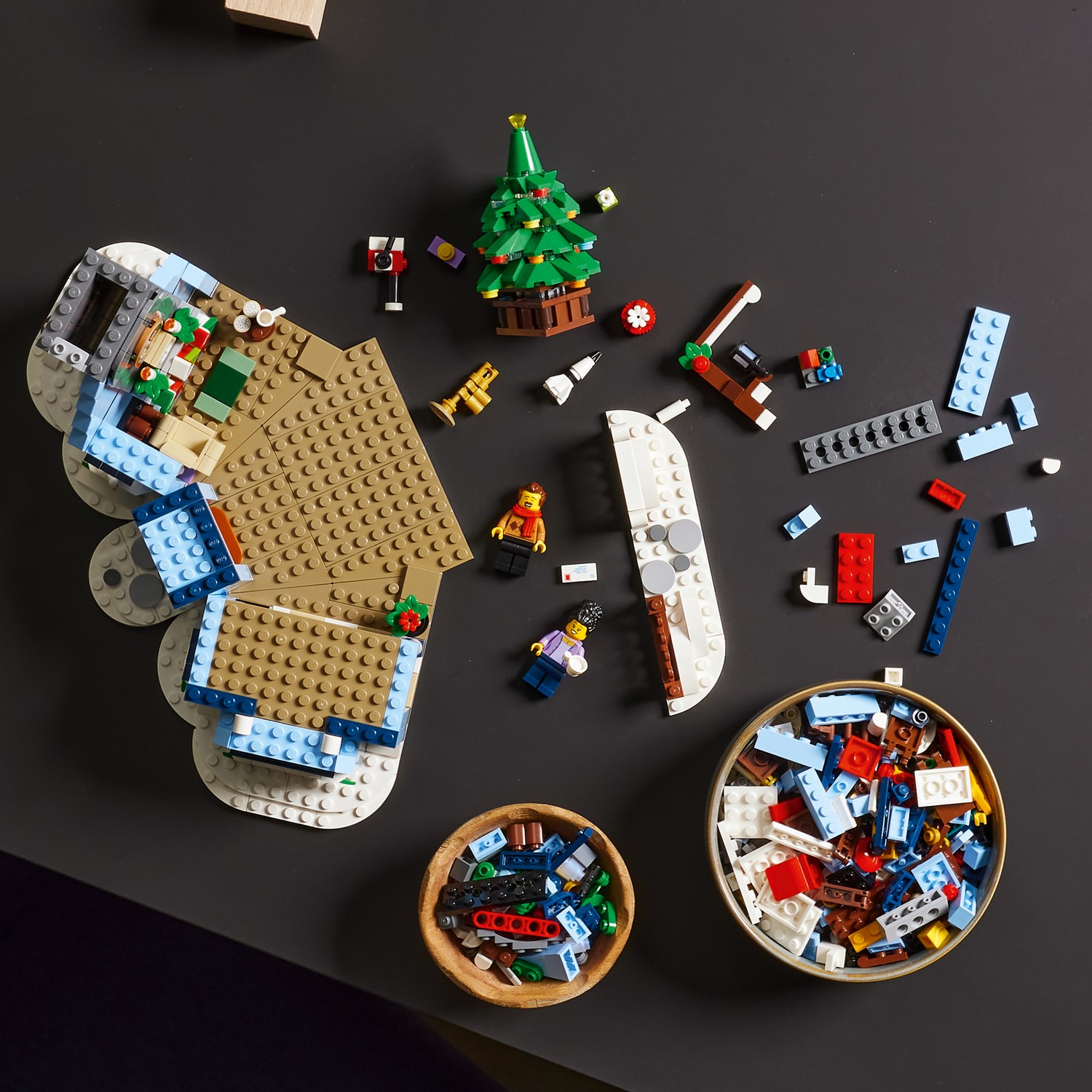Конструктор LEGO Icons В ожидании Санты блочный - фото 6