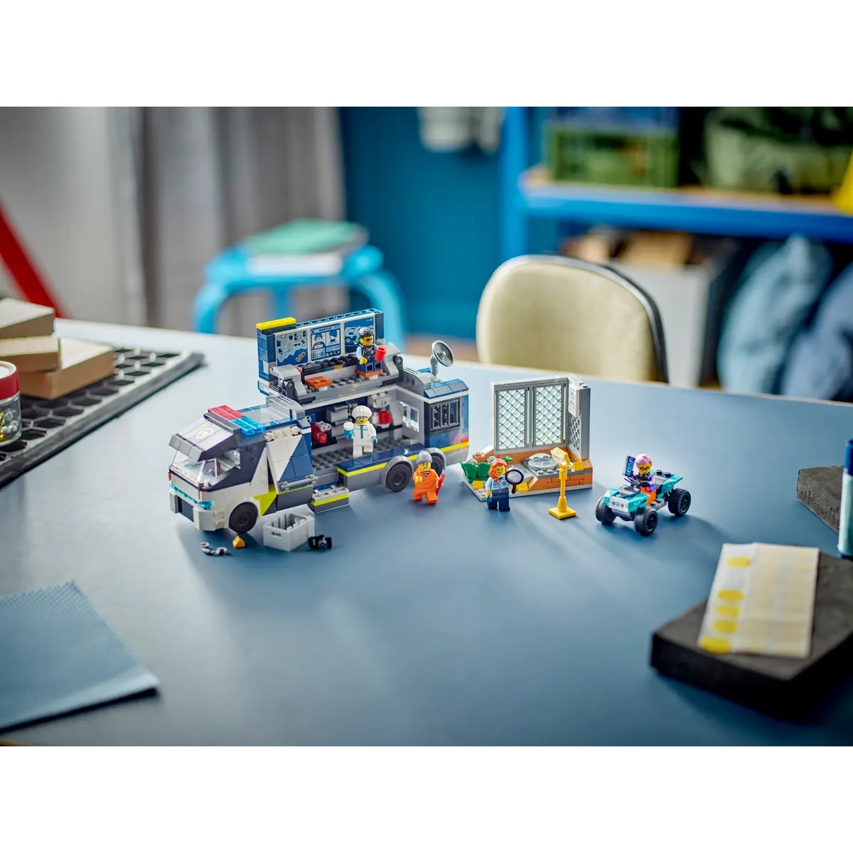 Конструктор LEGO City Police Mobile Crime Lab Truck блочный - фото 9