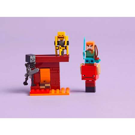 Конструктор LEGO Minecraft Битва в лаве Невер 99 дет.