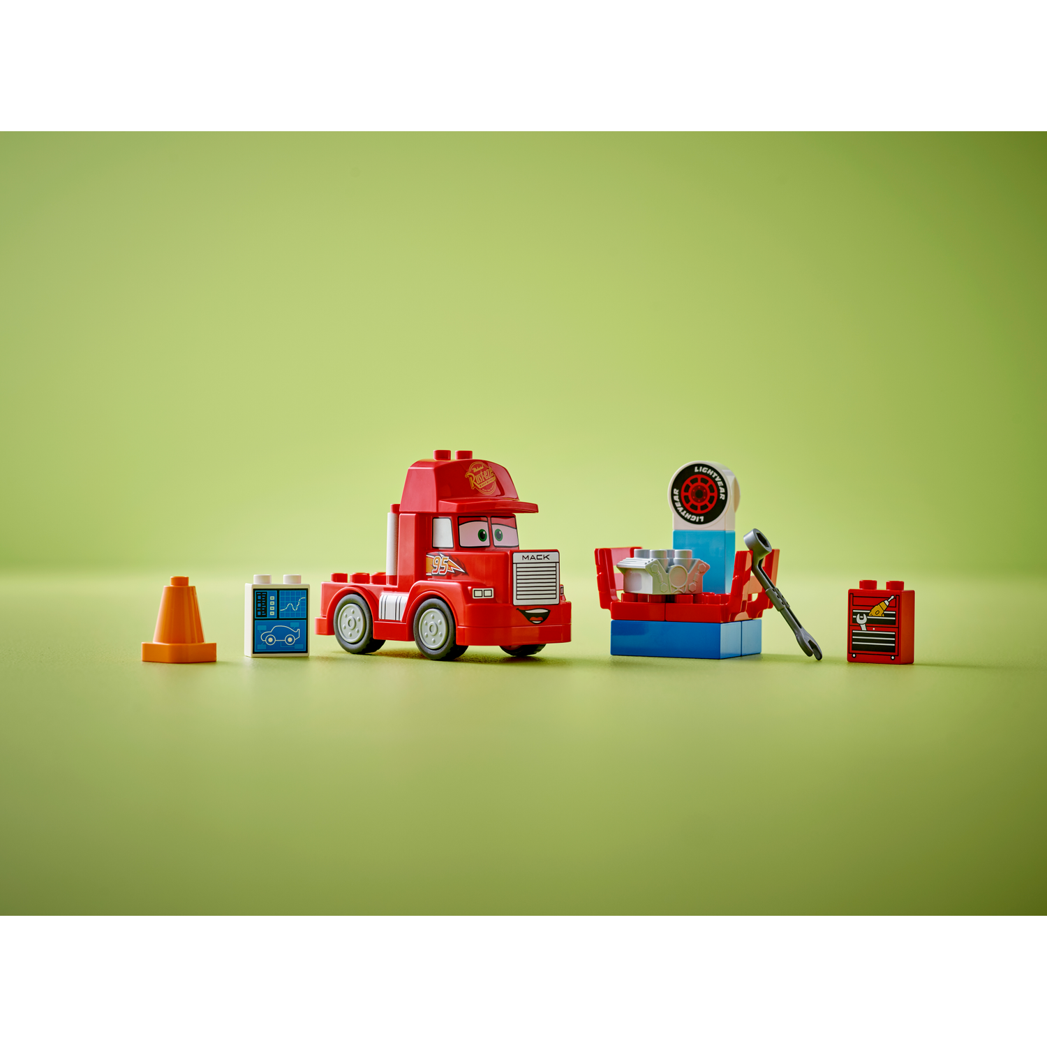 Конструктор LEGO DUPLO Disney Mack at the Race блочный - фото 5