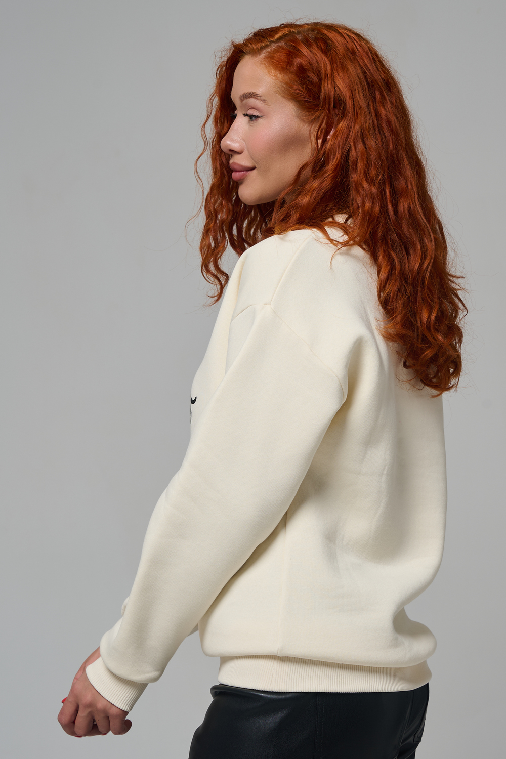 Свитшот Натали Суслова 8576 молочный+котик с сердцем - фото 5