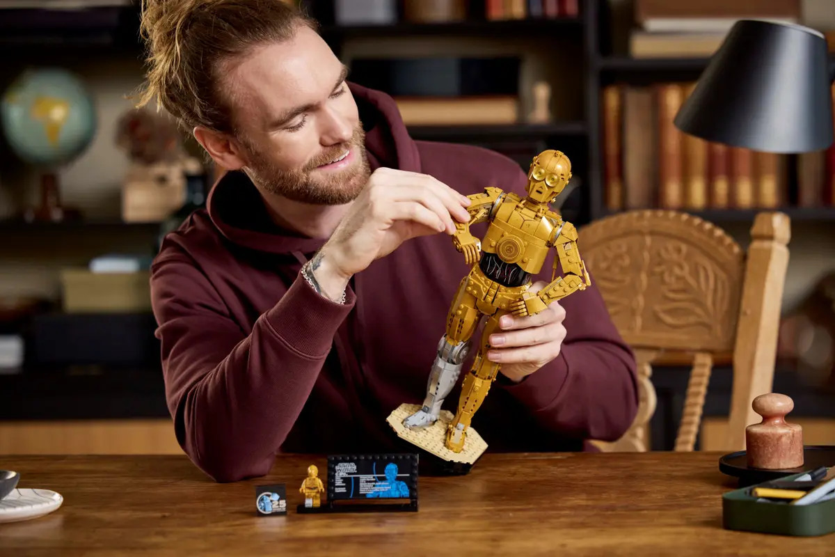 Конструктор LEGO Star Wars Дроид C-3PO 1138 дет. - фото 9