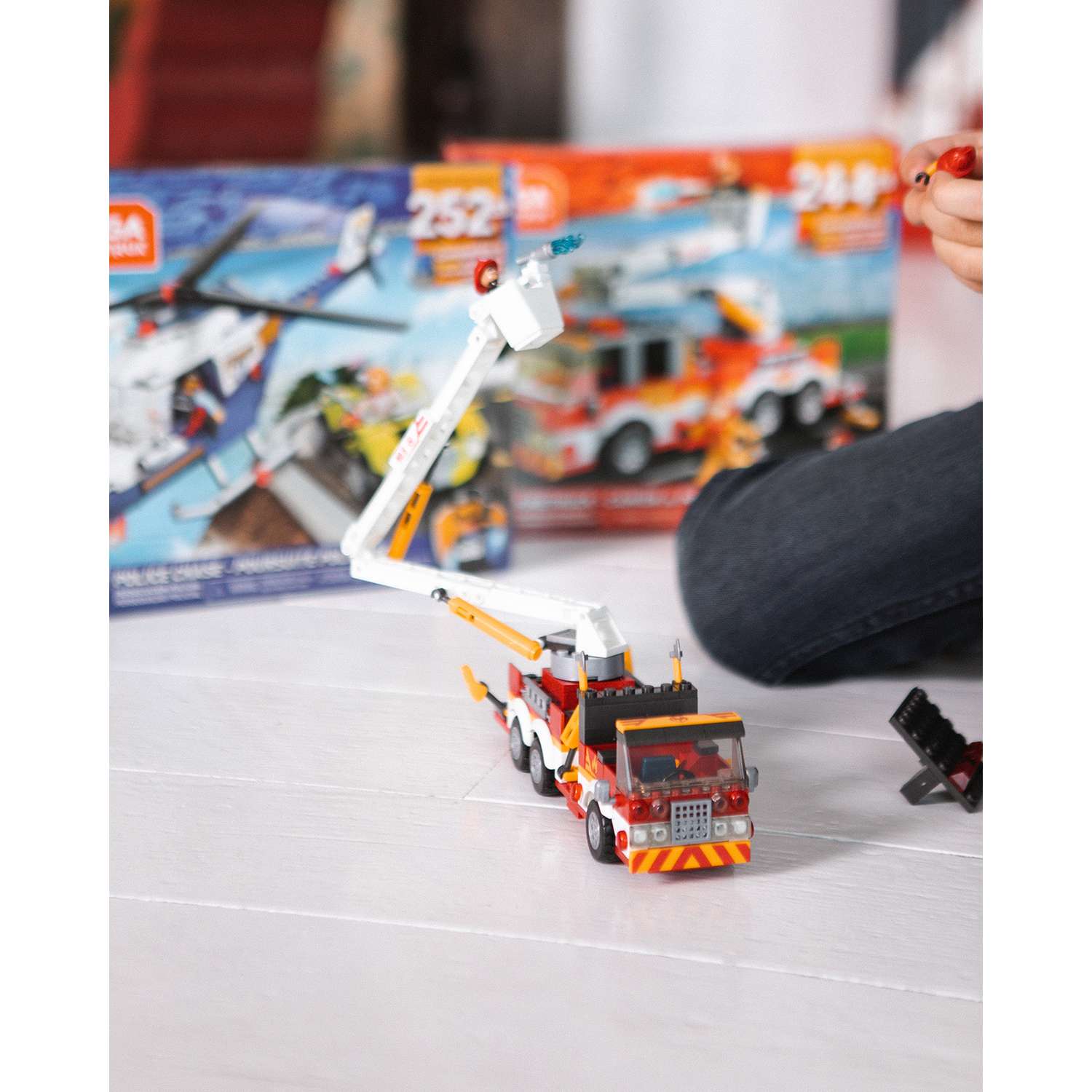 Конструктор Mega Construx Пожарная машина 244 дет. - фото 12