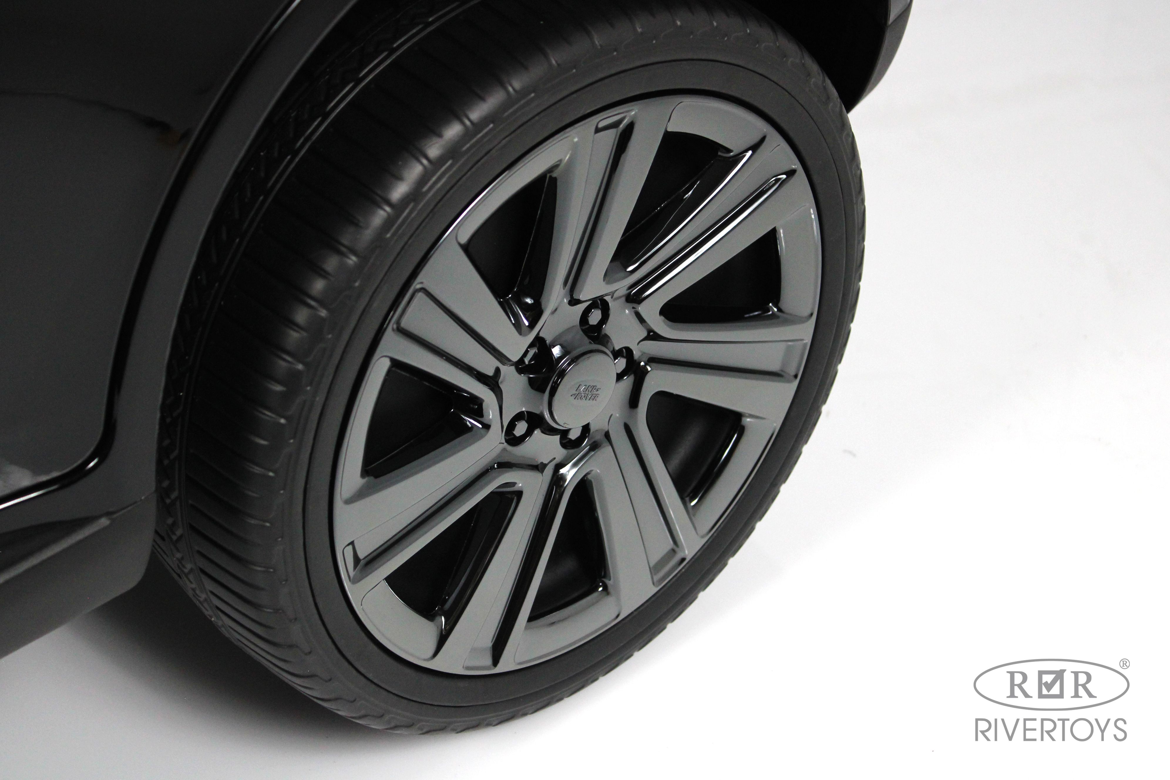 Электромобиль RIVERTOYS Y999YY-BLACK-GLANEC С пультом ДУ - фото 14