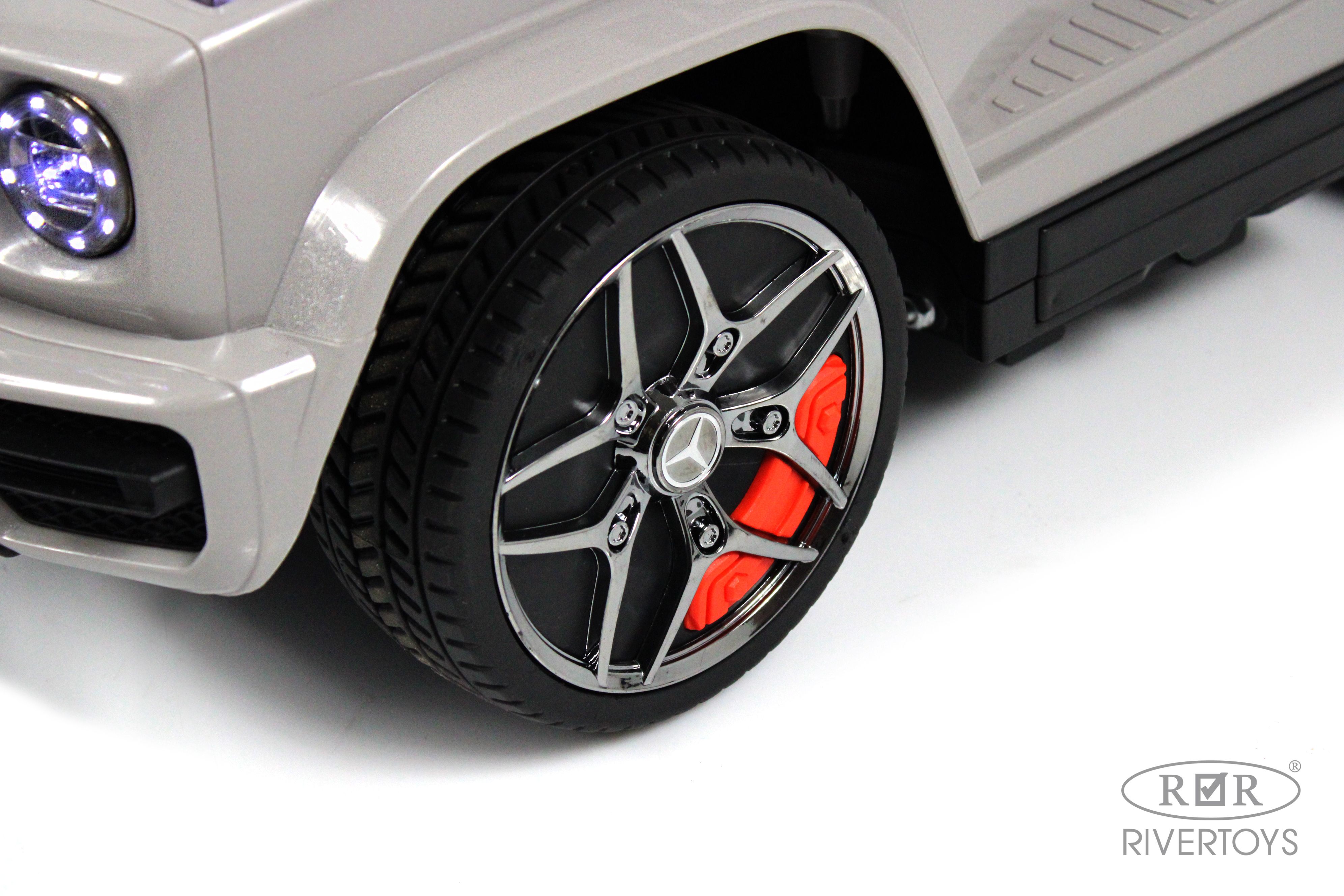 Электромобиль RIVERTOYS Mercedes Z001ZZ-A-GREY-DIAMOND С пультом ДУ - фото 13