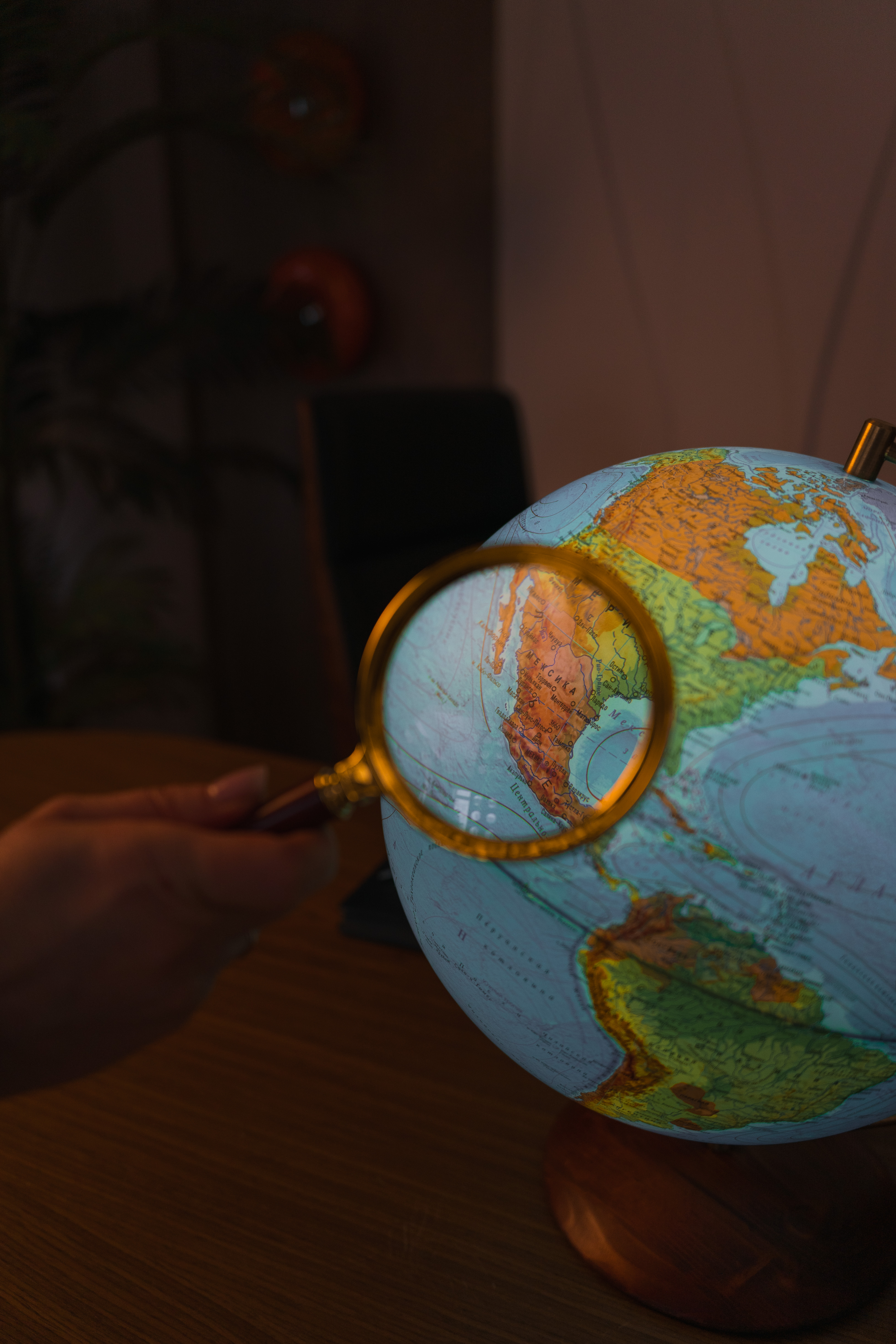 Глобус Globen Земля на подставке из натурального дерева с LED-подсветкой 32 см - фото 10