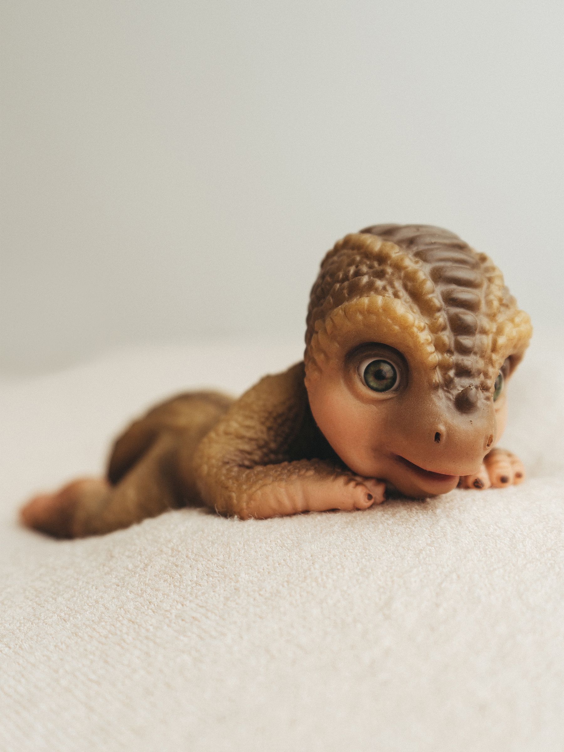 Кукла мини Magic Manufactory Magic Dino Игуанодон высота 22 см 4631163177443 - фото 5