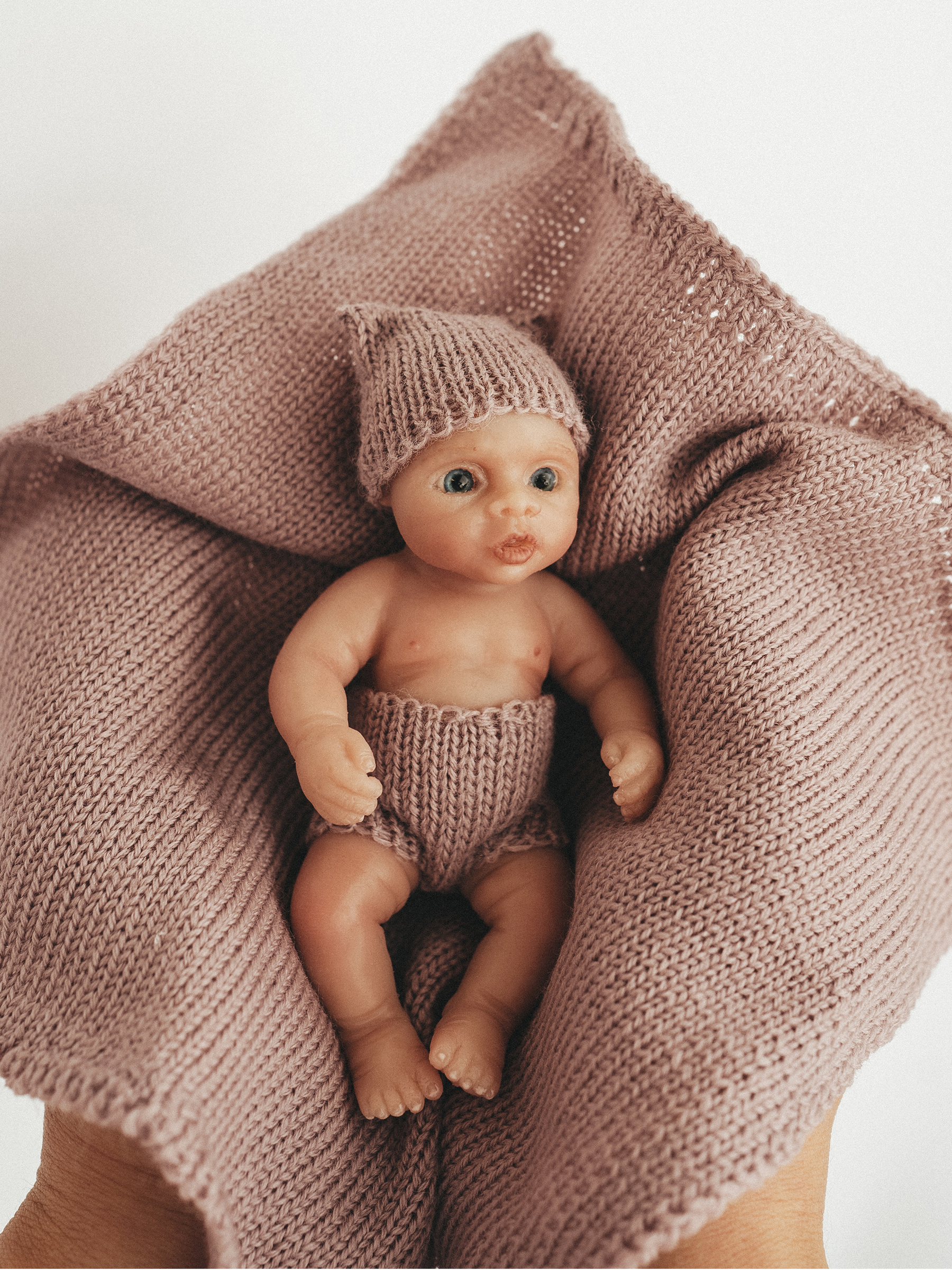 Кукла мини Magic Manufactory Magic baby Пупс Reborn высота 12 см 4631162180895 - фото 6