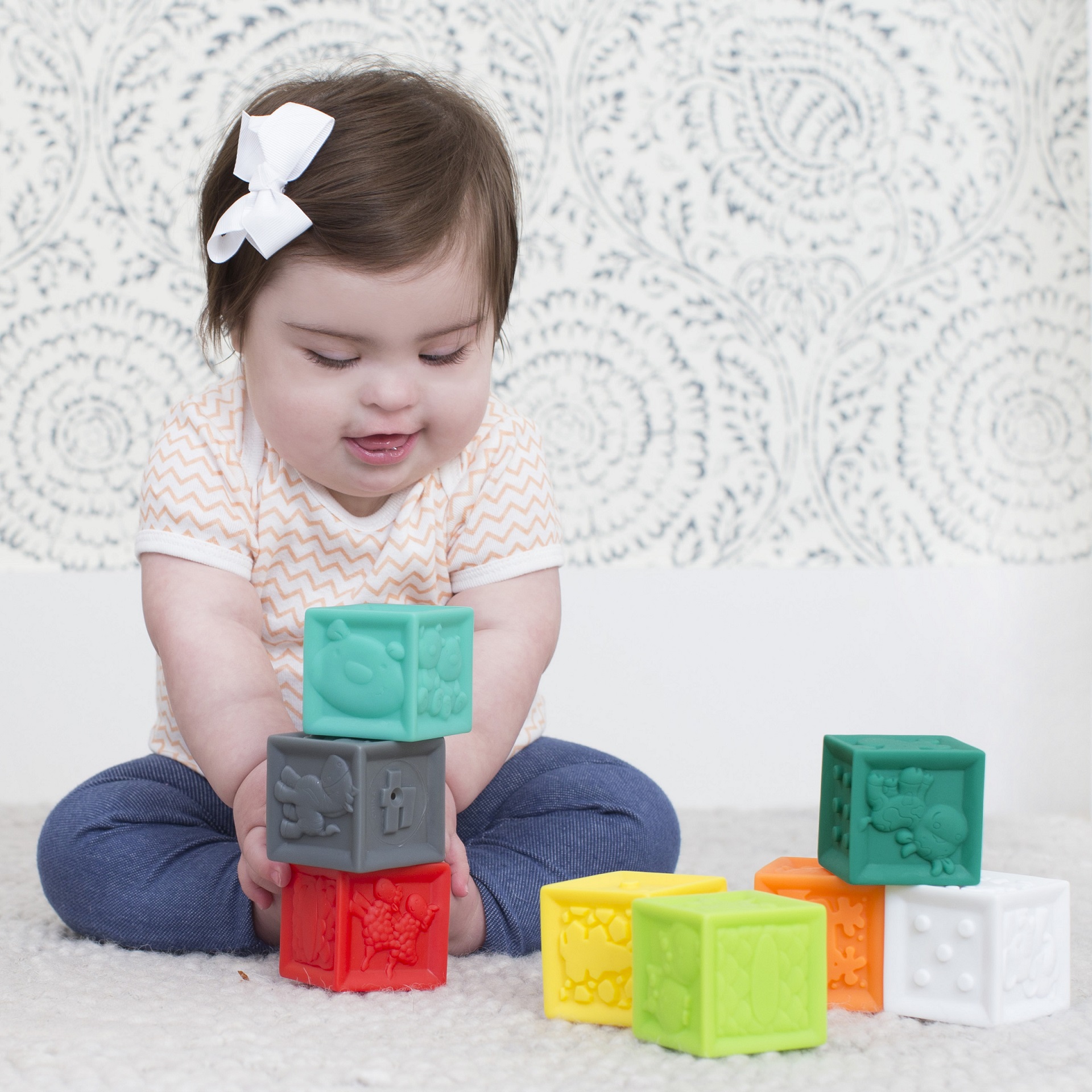 Игрушка INFANTINO кубики развивающие Squeeze and Stack - фото 7