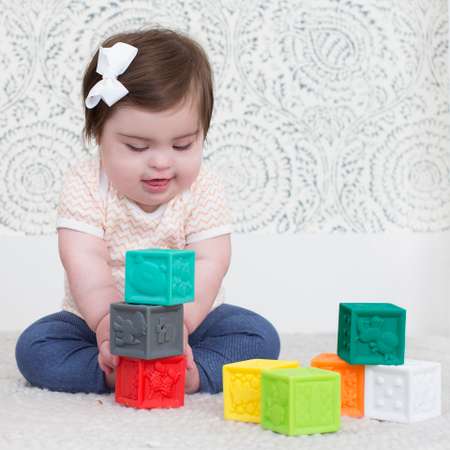 Игрушка INFANTINO кубики развивающие Squeeze and Stack