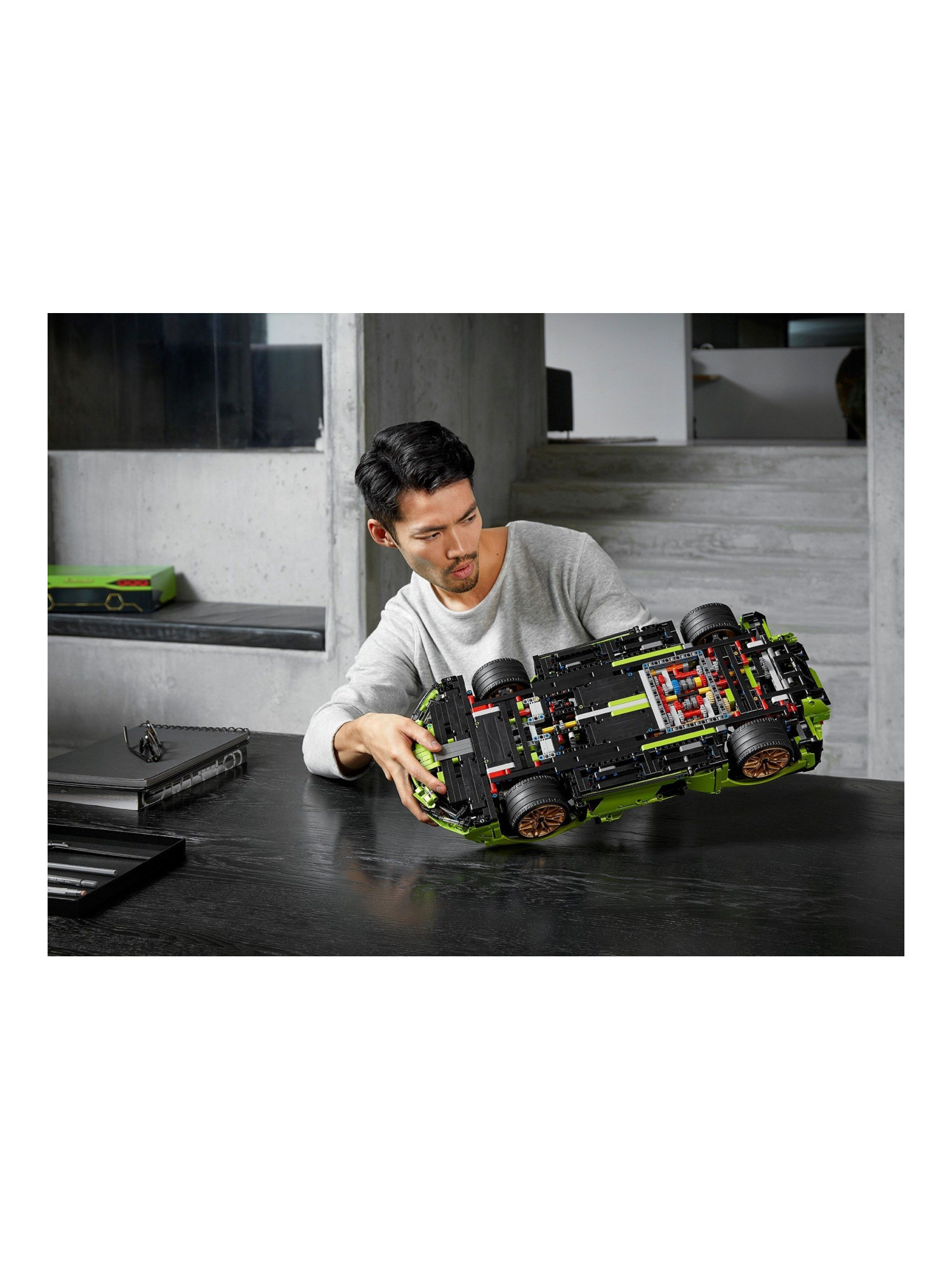 Конструктор LEGO Technic Lamborghini Sian FKP 37 3696 дет. - фото 14
