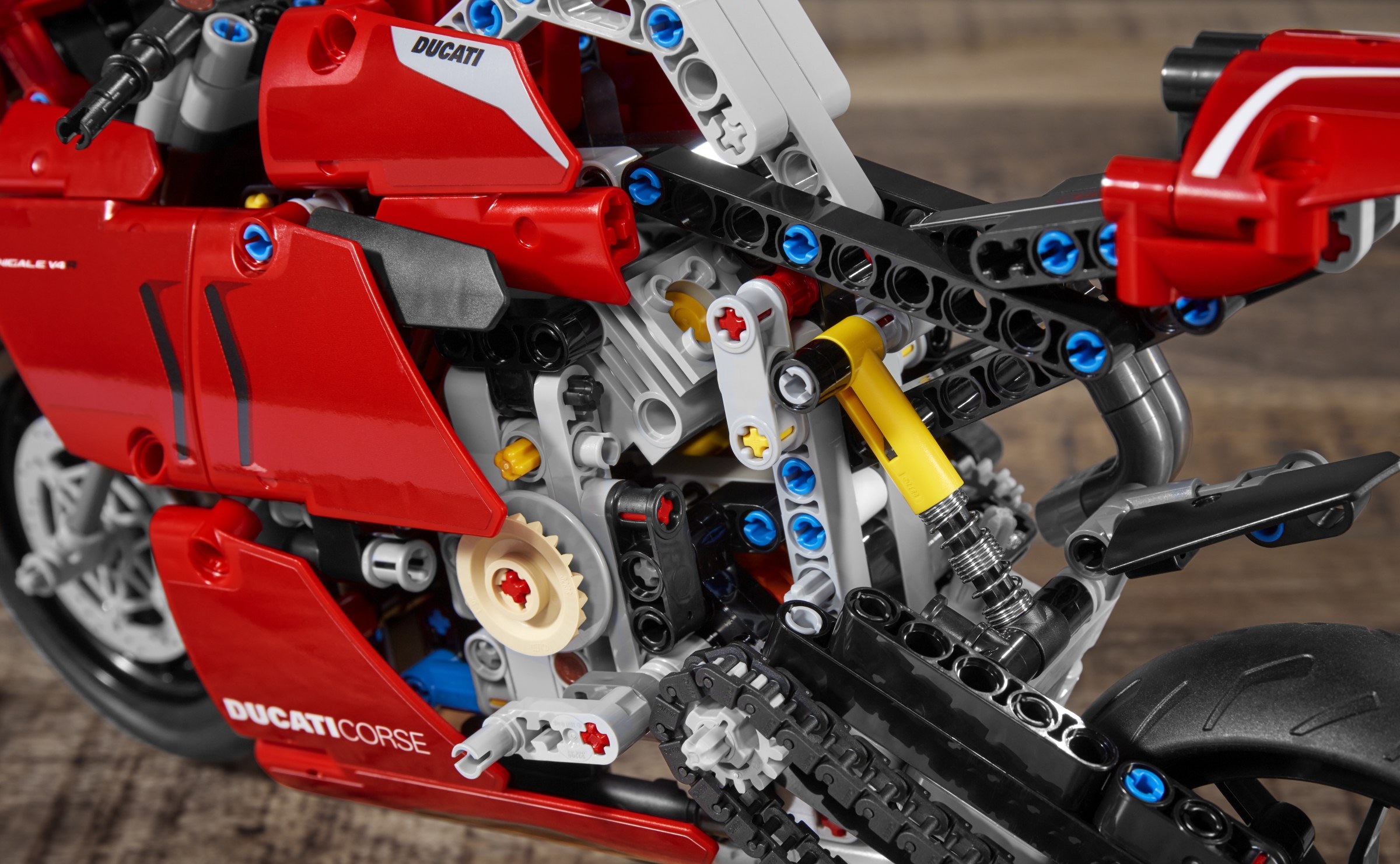 Конструктор LEGO Technic 42107 646 дет. - фото 20