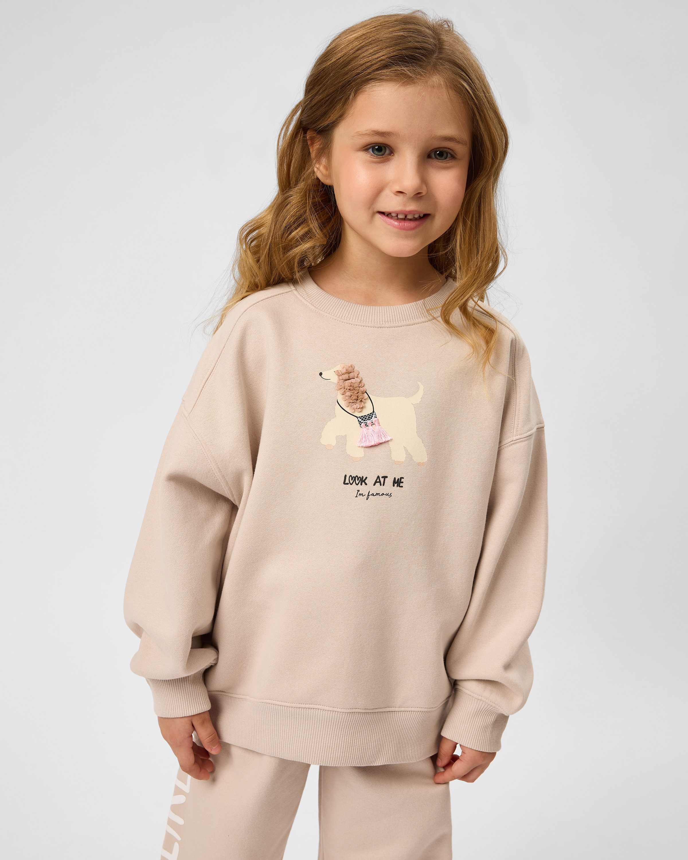 Изображение товара Тёплый бежевый свитшот Futurino для девочки с объёмным принтом 110
