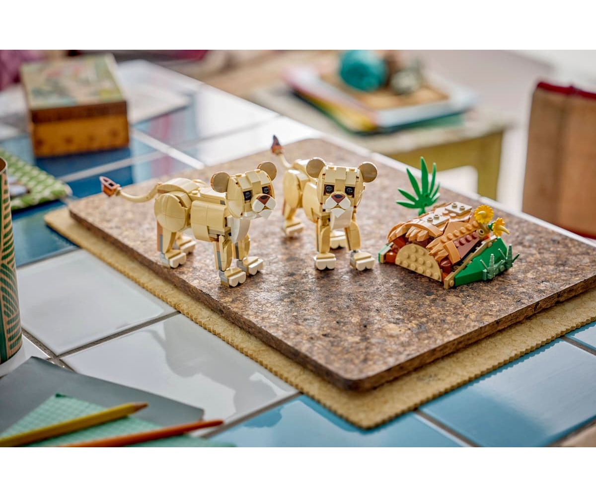 Конструктор LEGO Creator Величественный лев 839 дет. - фото 13