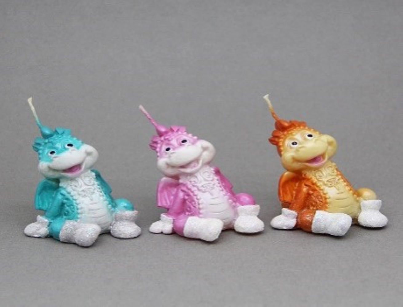 Свеча Дракон в валенках (55х55х75 вес 37 гр) - фото 1