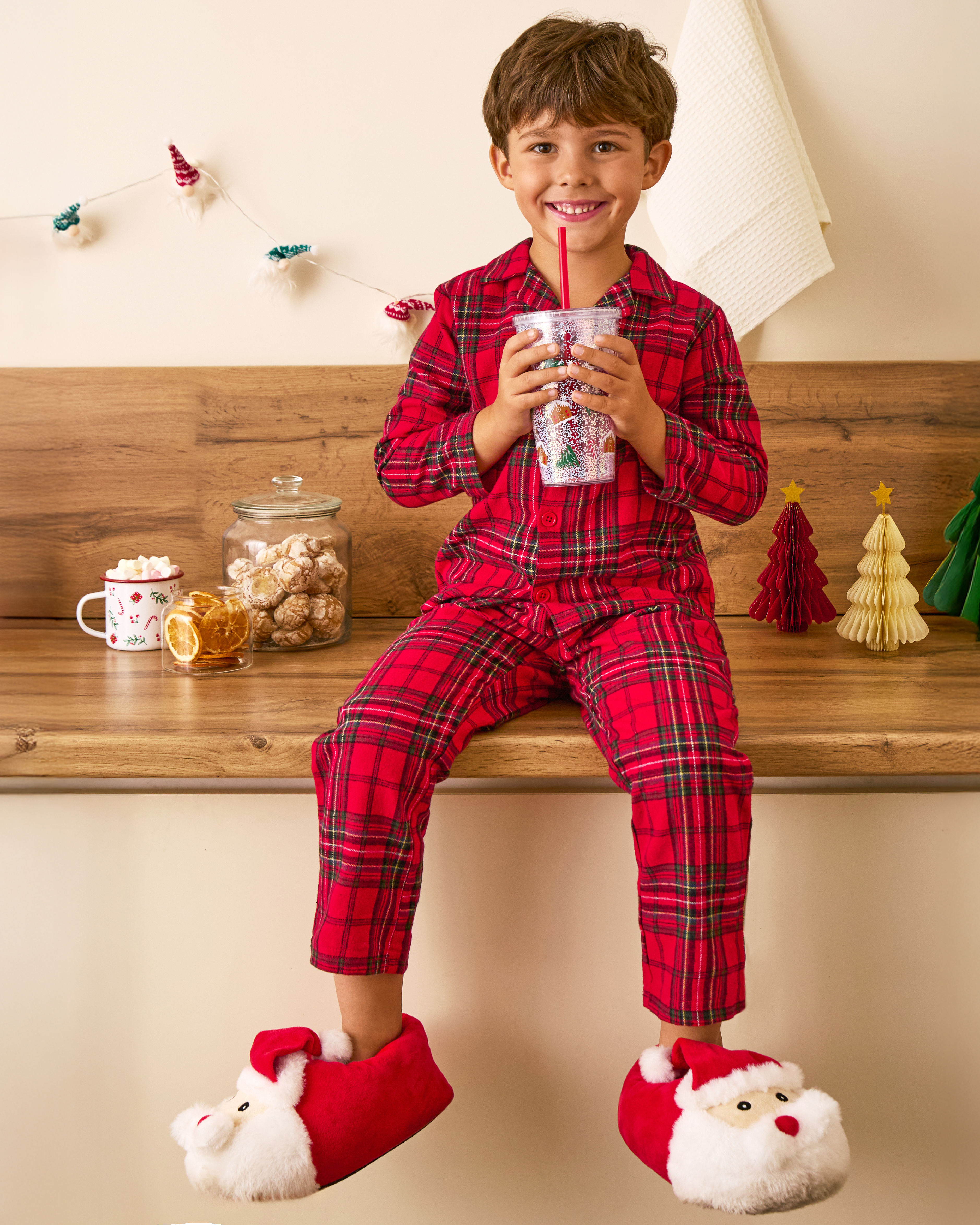 Изображение товара Детская новогодняя пижама Futurino клетчатая с рубашкой и брюками 146 см