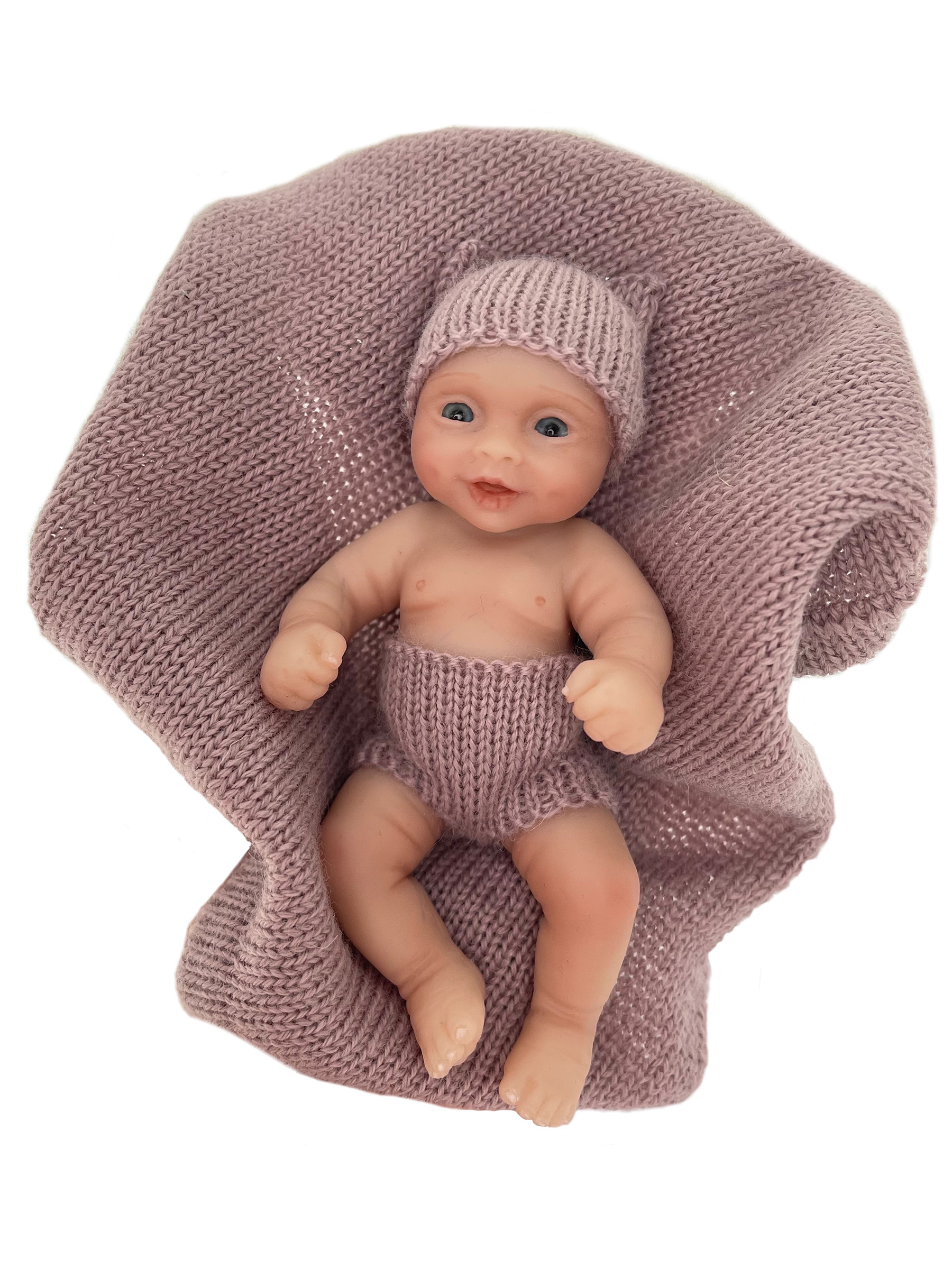 Кукла мини Magic Manufactory Magic baby Пупс Reborn высота 12 см 4631162180895 - фото 7