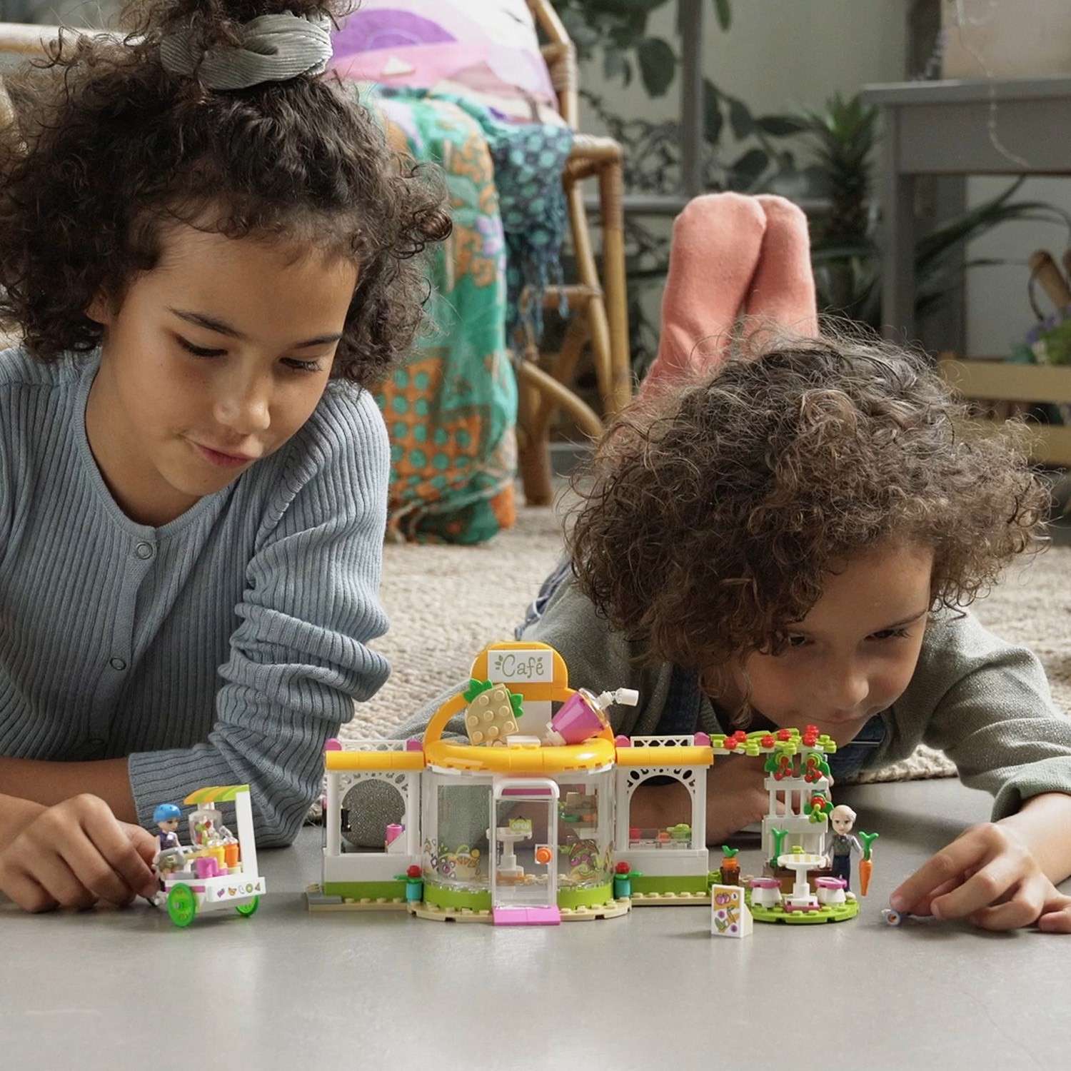 Конструктор LEGO Friends Кафе Хартлейк-Сити блочный - фото 11
