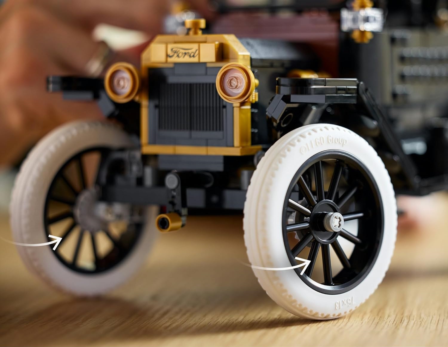Конструктор LEGO Icons Ford Model T 1060 дет. - фото 6