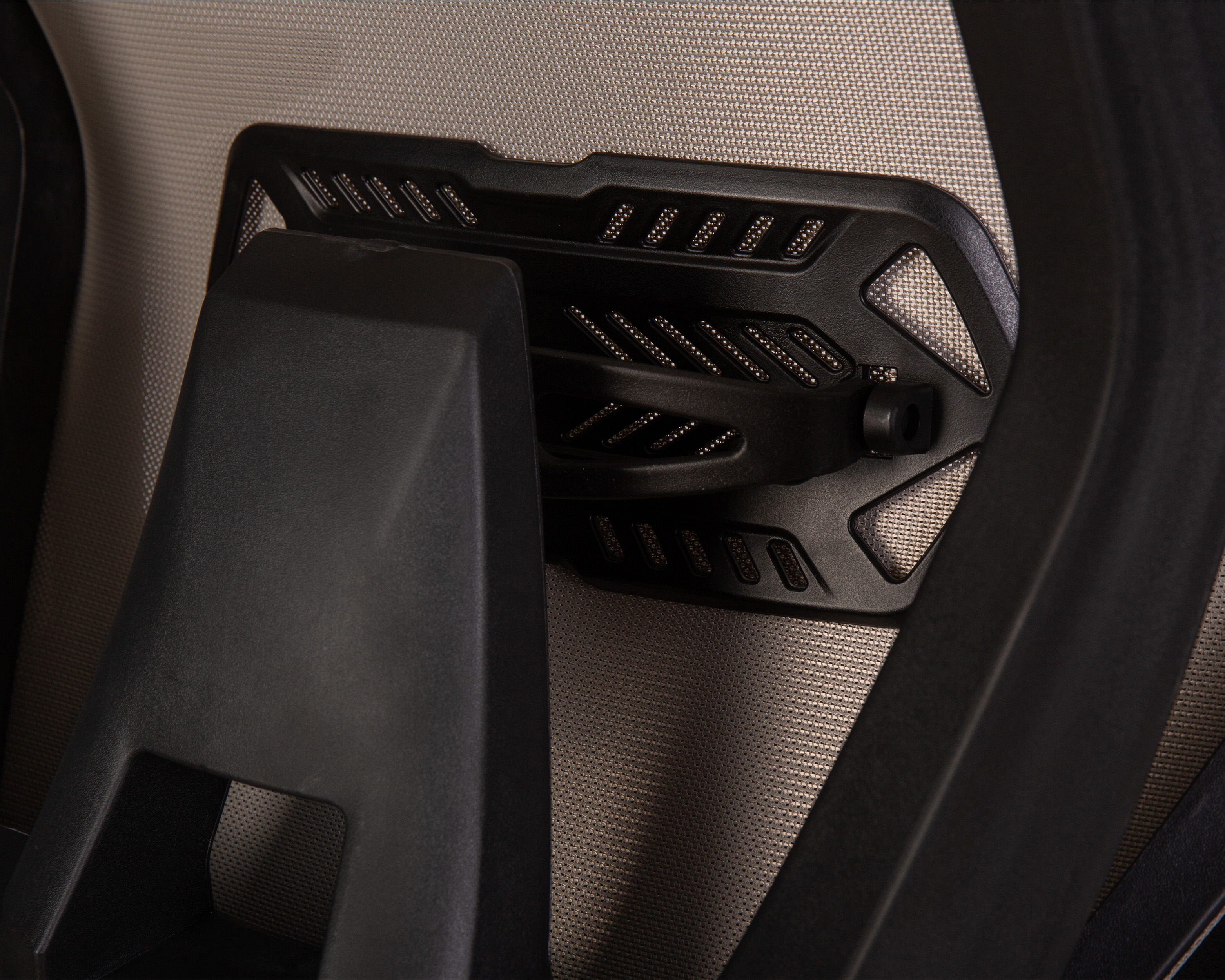 Офисное кресло DOBRIN чёрный - фото 8