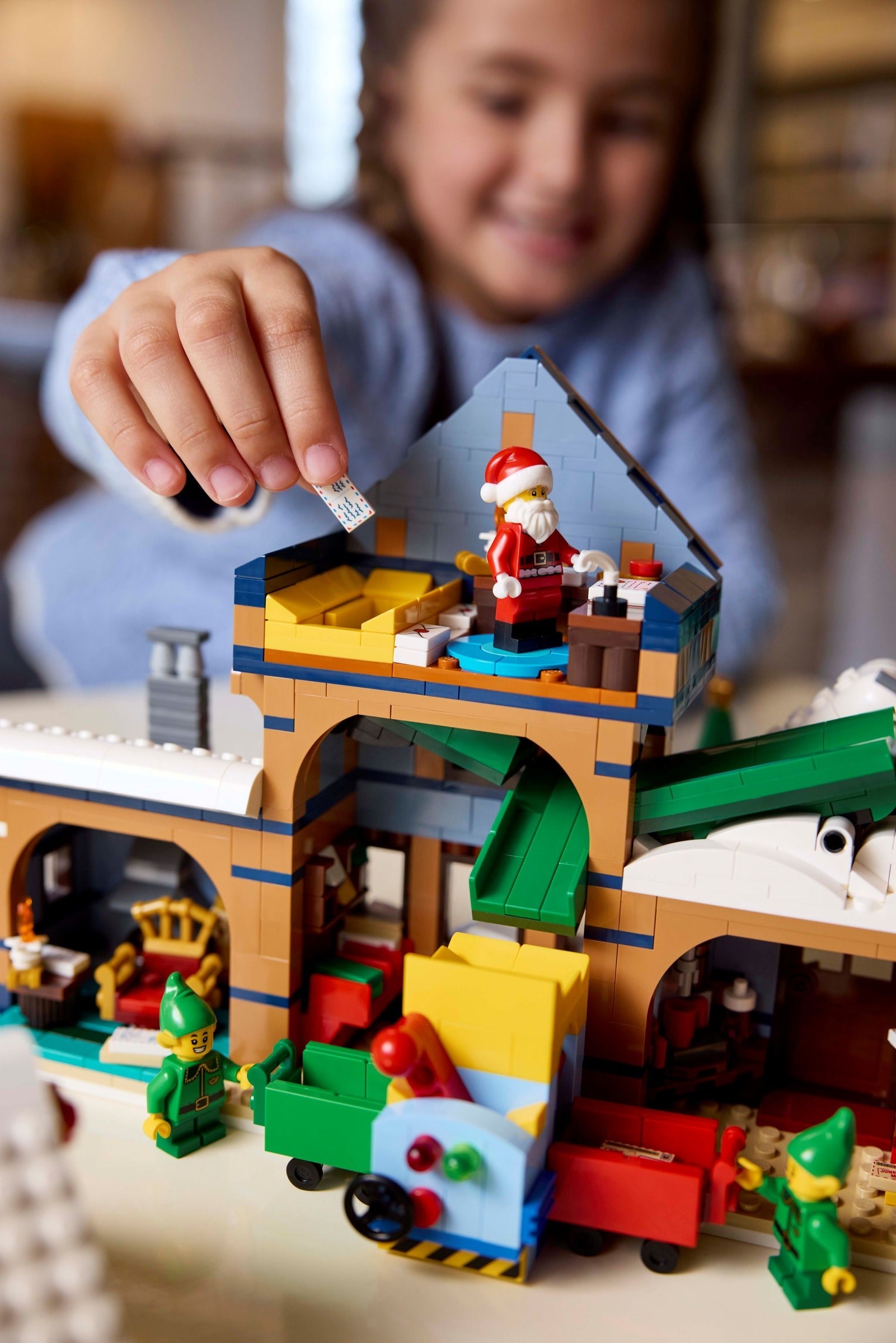 Конструктор LEGO Icons 10339 1440 дет. - фото 11