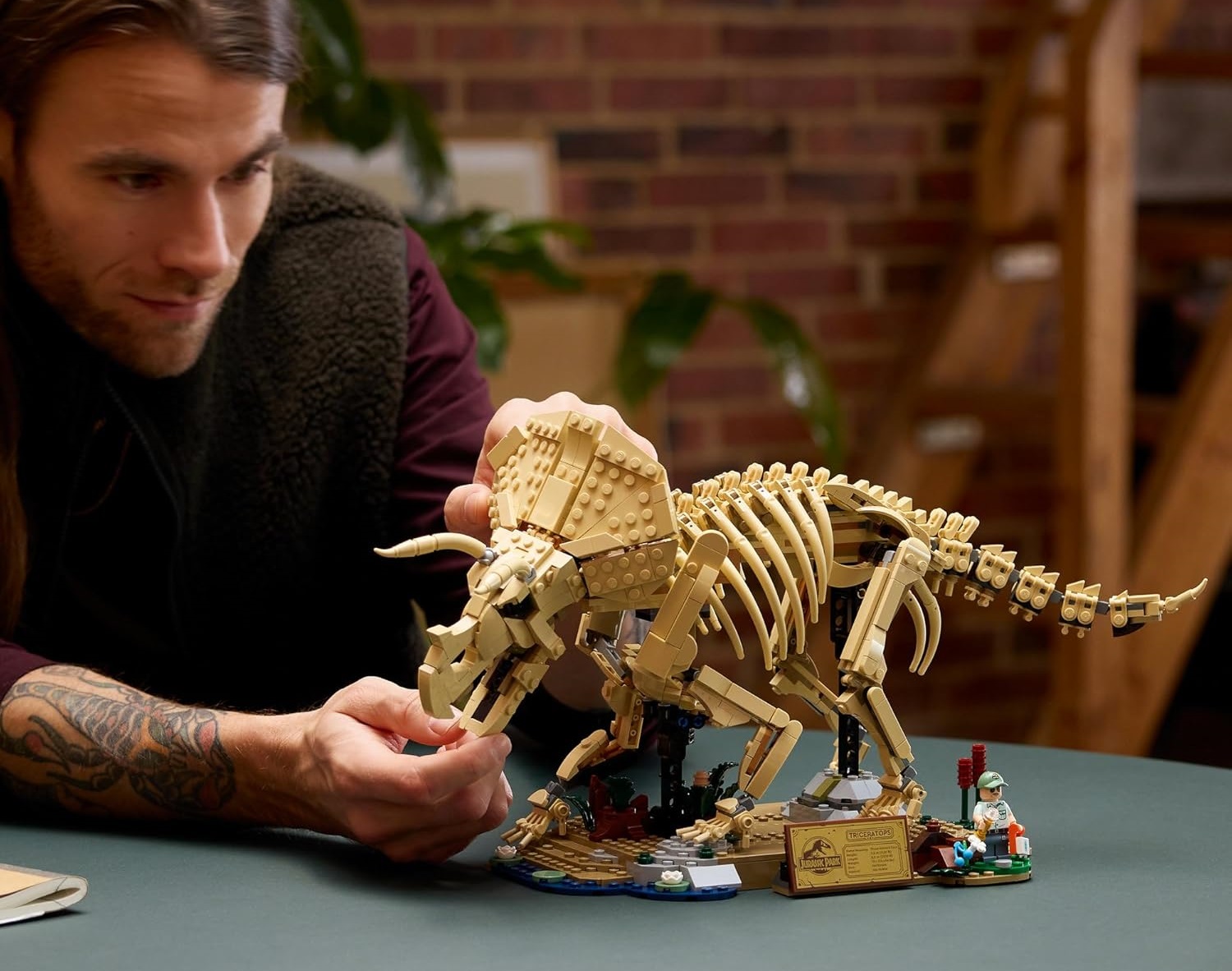 Конструктор LEGO Jurassic World Скелет Трицератопса 1154 дет. - фото 5