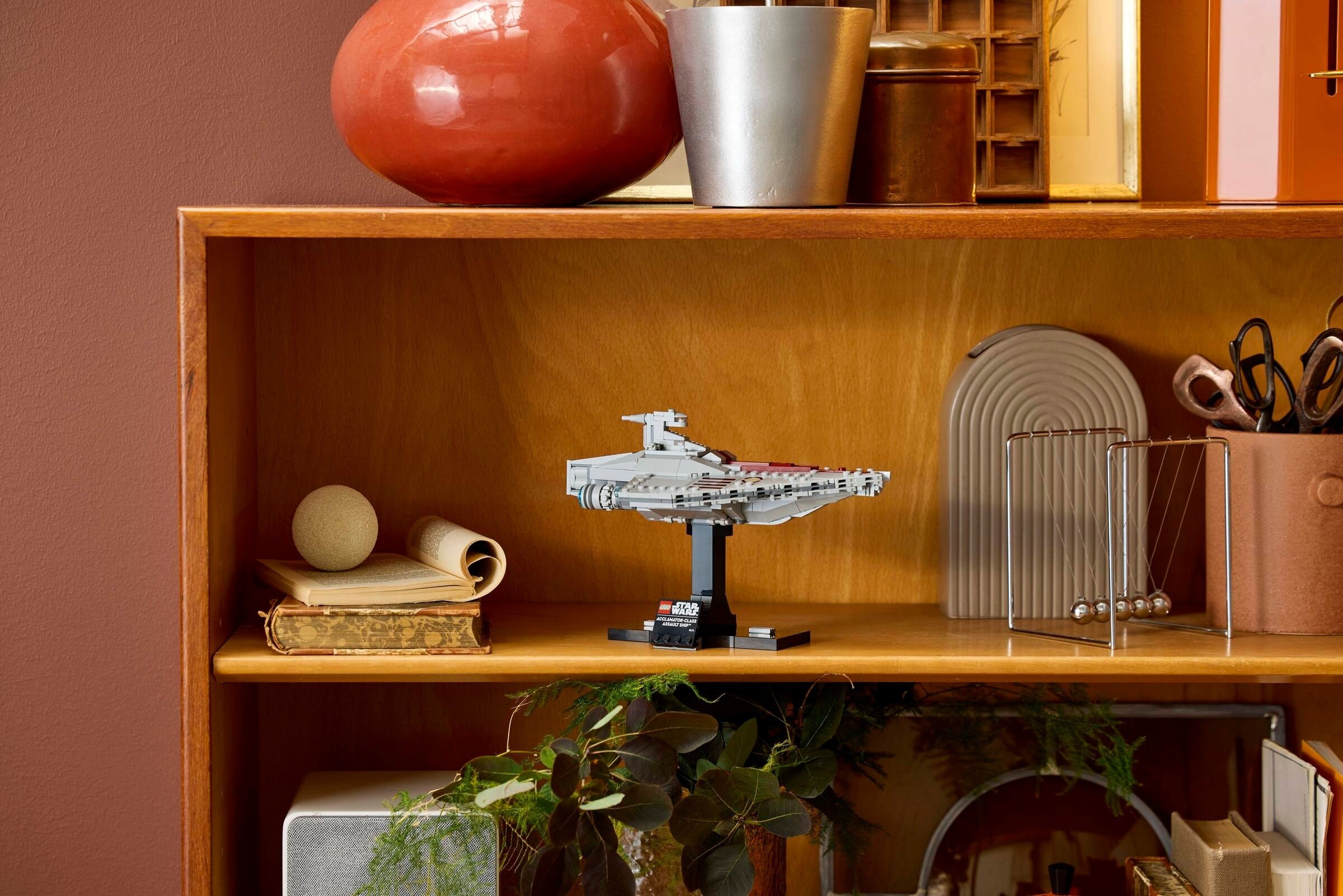 Конструктор LEGO Star Wars Штурмовой корабль 75404 450 дет. - фото 9