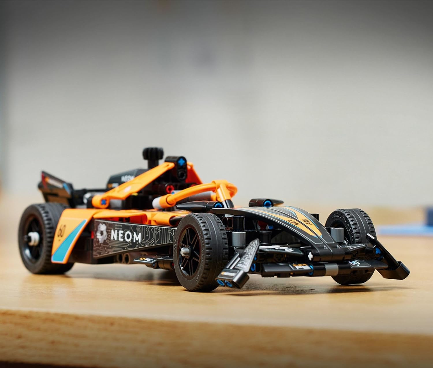 Конструктор LEGO Technic McLaren Formula E Race Car - фото 9
