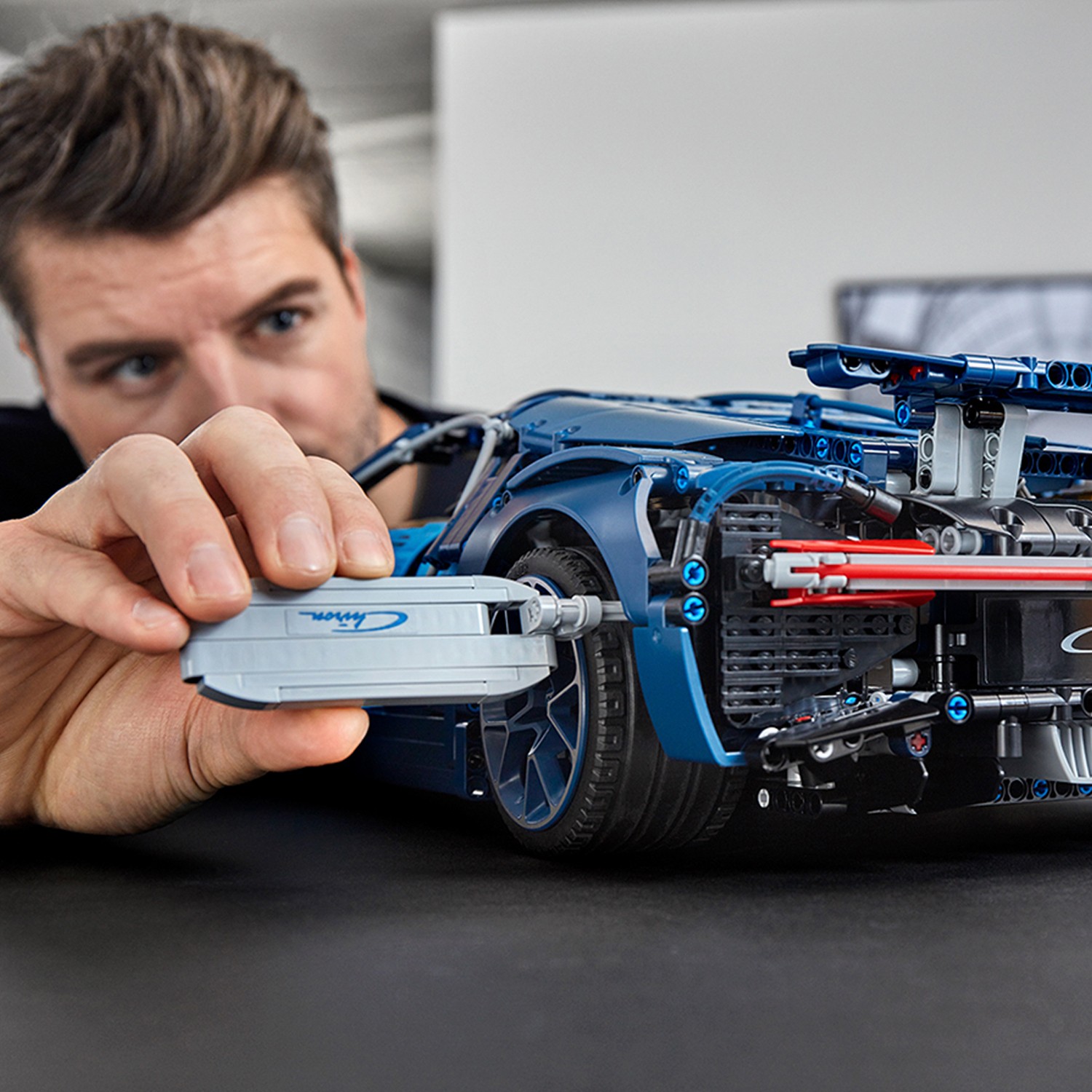 Конструктор LEGO Technic Bugatti Chiron 3599 дет. - фото 8