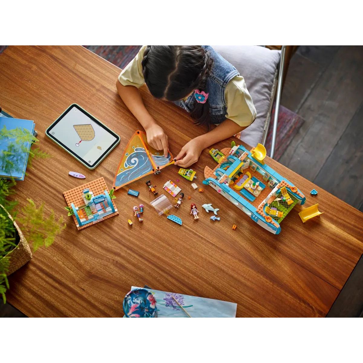Конструктор LEGO Friends Приключение на лодке 685 дет. - фото 12